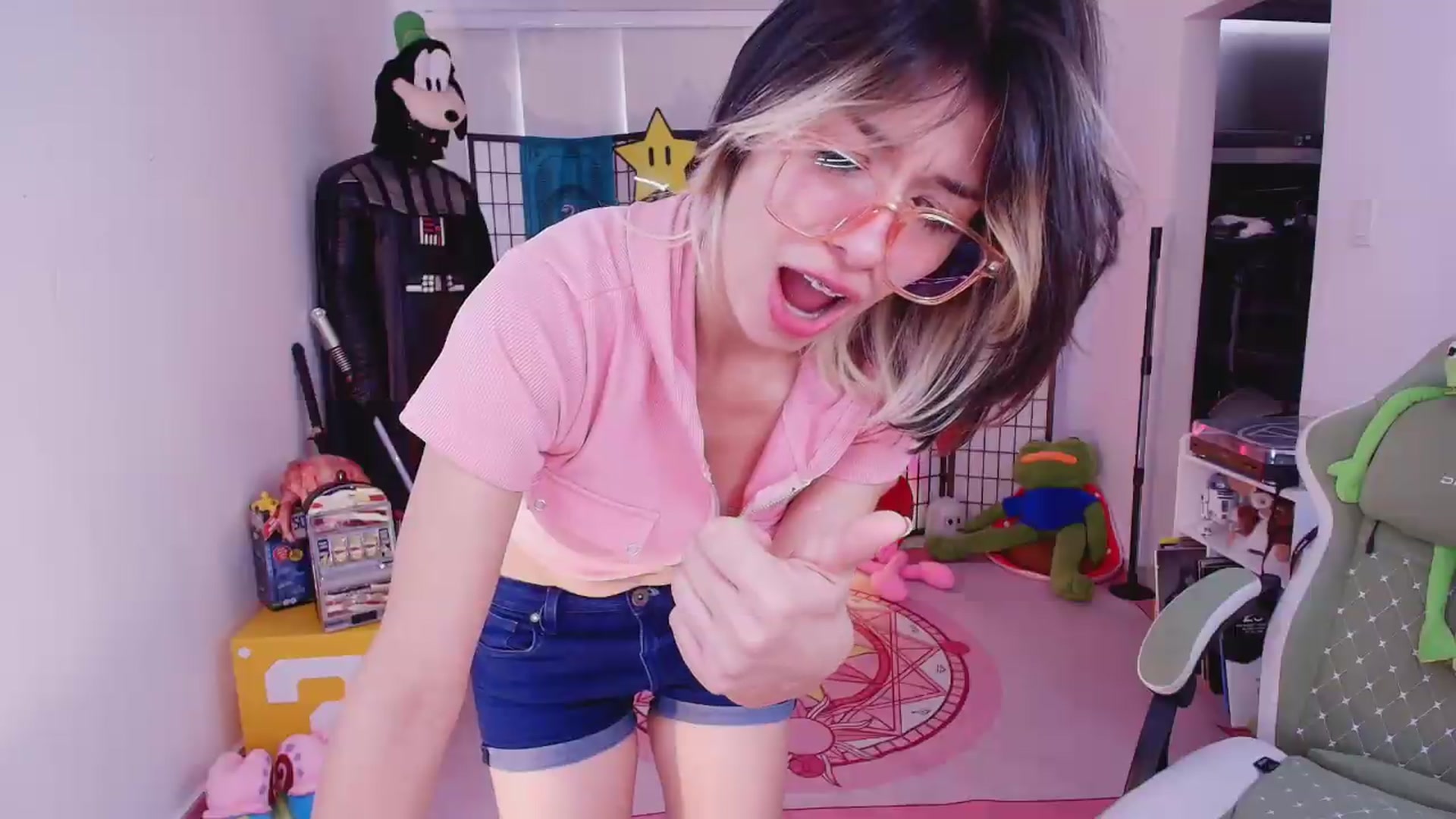 Gallery image thumbnail from Agostinha_Red's myfreecams stream on, 07/12/2026, 14:37 image 10 of 20