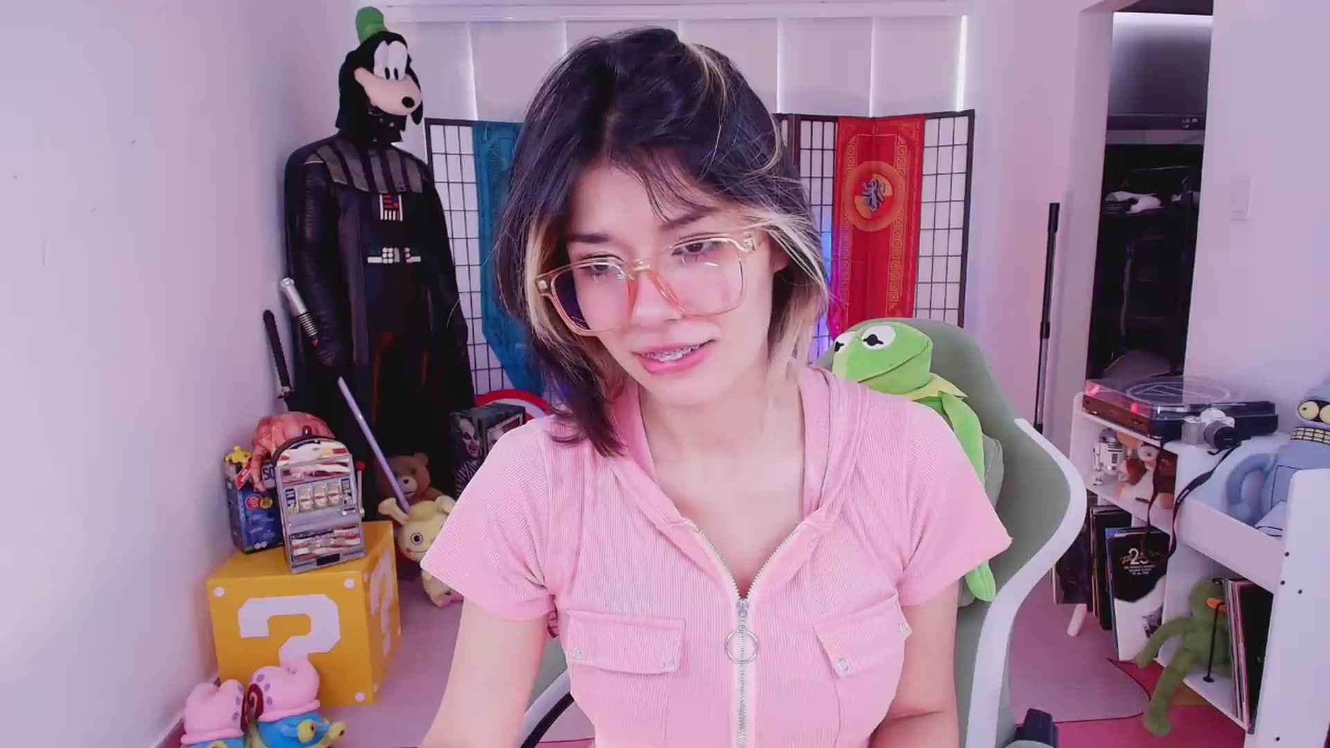 Gallery image thumbnail from Agostinha_Red's myfreecams stream on, 07/12/2026, 14:37 image 14 of 20