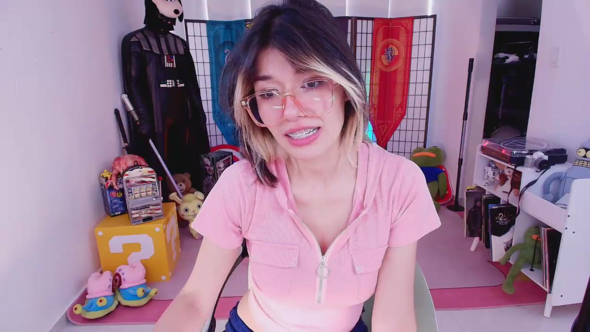 Gallery image thumbnail from Agostinha_Red's myfreecams stream on, 07/12/2026, 14:37 image 16 of 20