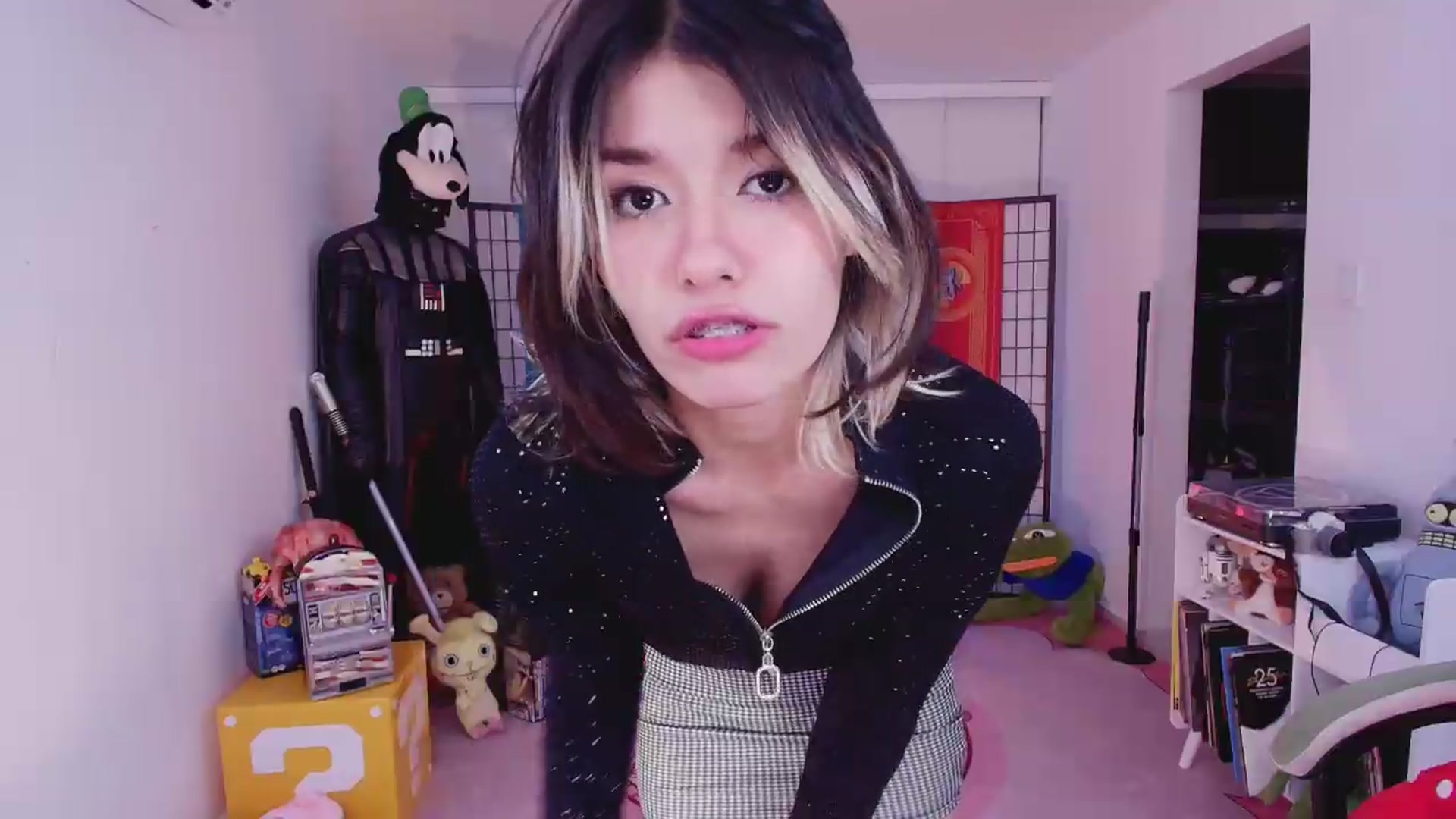 Gallery image thumbnail from Agostinha_Red's myfreecams stream on, 07/16/2026, 24:58 image 16 of 20
