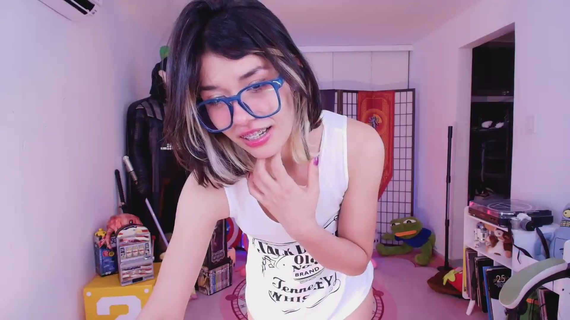 Gallery image thumbnail from Agostinha_Red's myfreecams stream on, 07/20/2026, 01:05 image 9 of 20