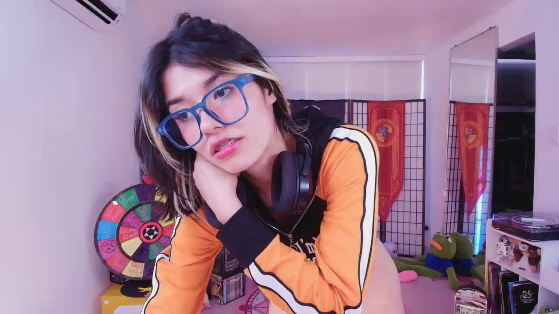 Gallery image thumbnail from Agostinha_Red's myfreecams stream on, 08/04/2026, 22:12 image 2 of 20