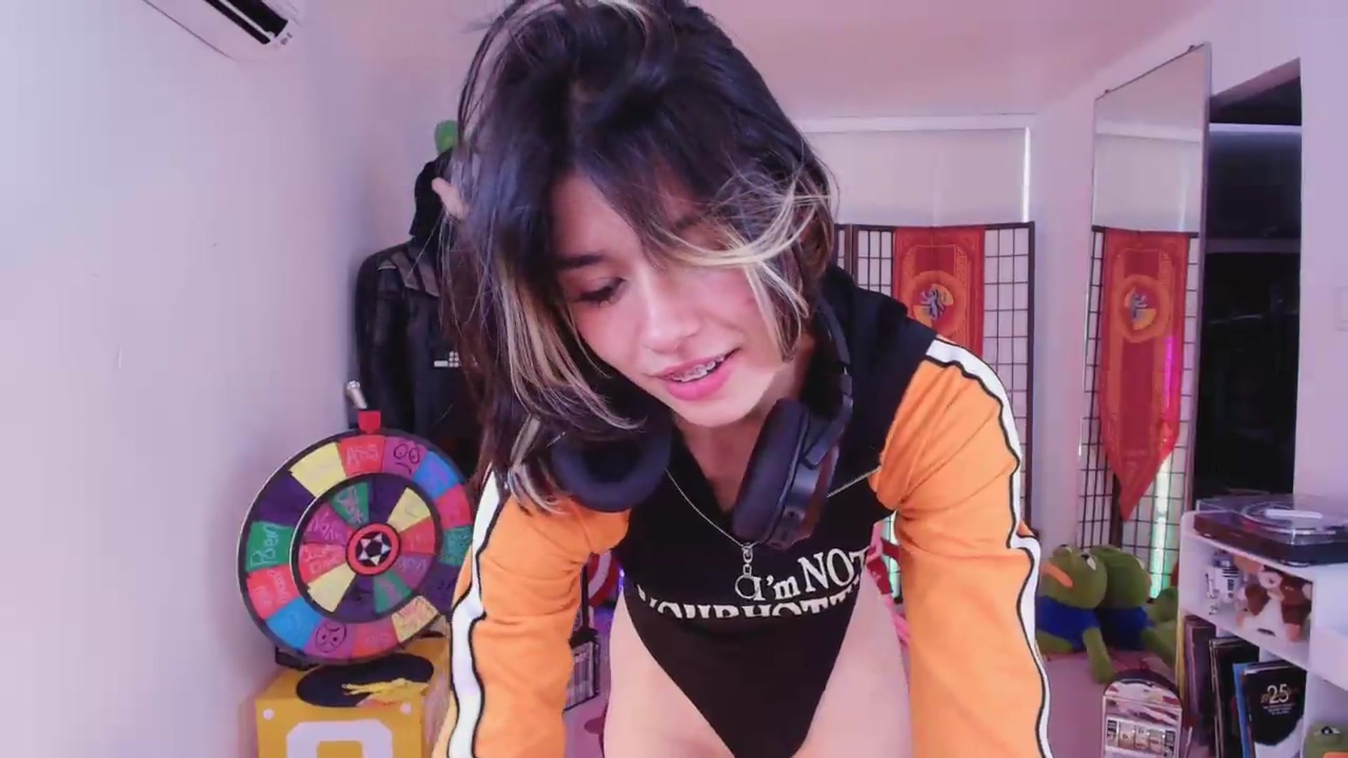 Gallery image thumbnail from Agostinha_Red's myfreecams stream on, 08/04/2026, 22:12 image 8 of 20