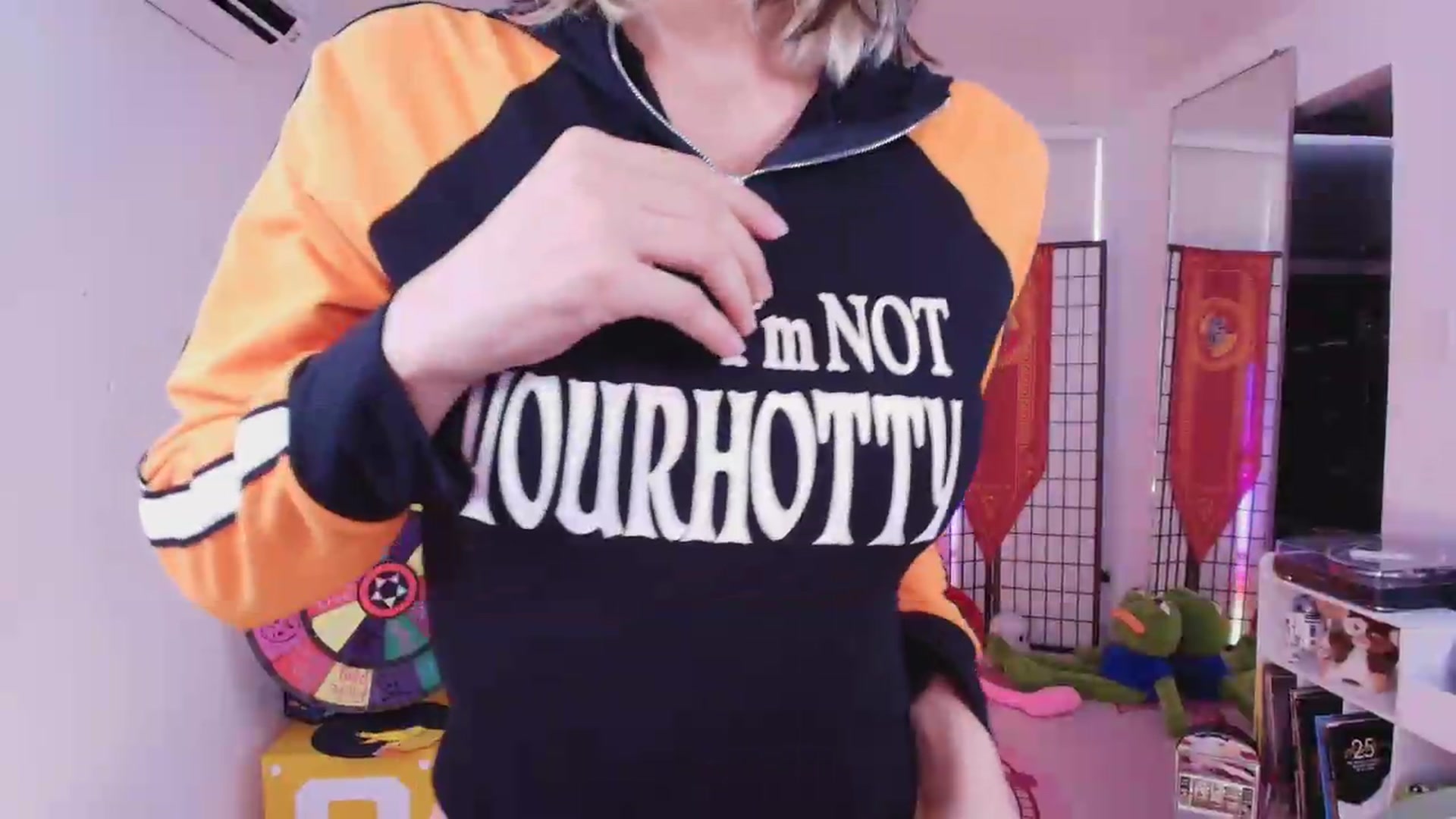 Gallery image thumbnail from Agostinha_Red's myfreecams stream on, 08/04/2026, 22:12 image 3 of 20