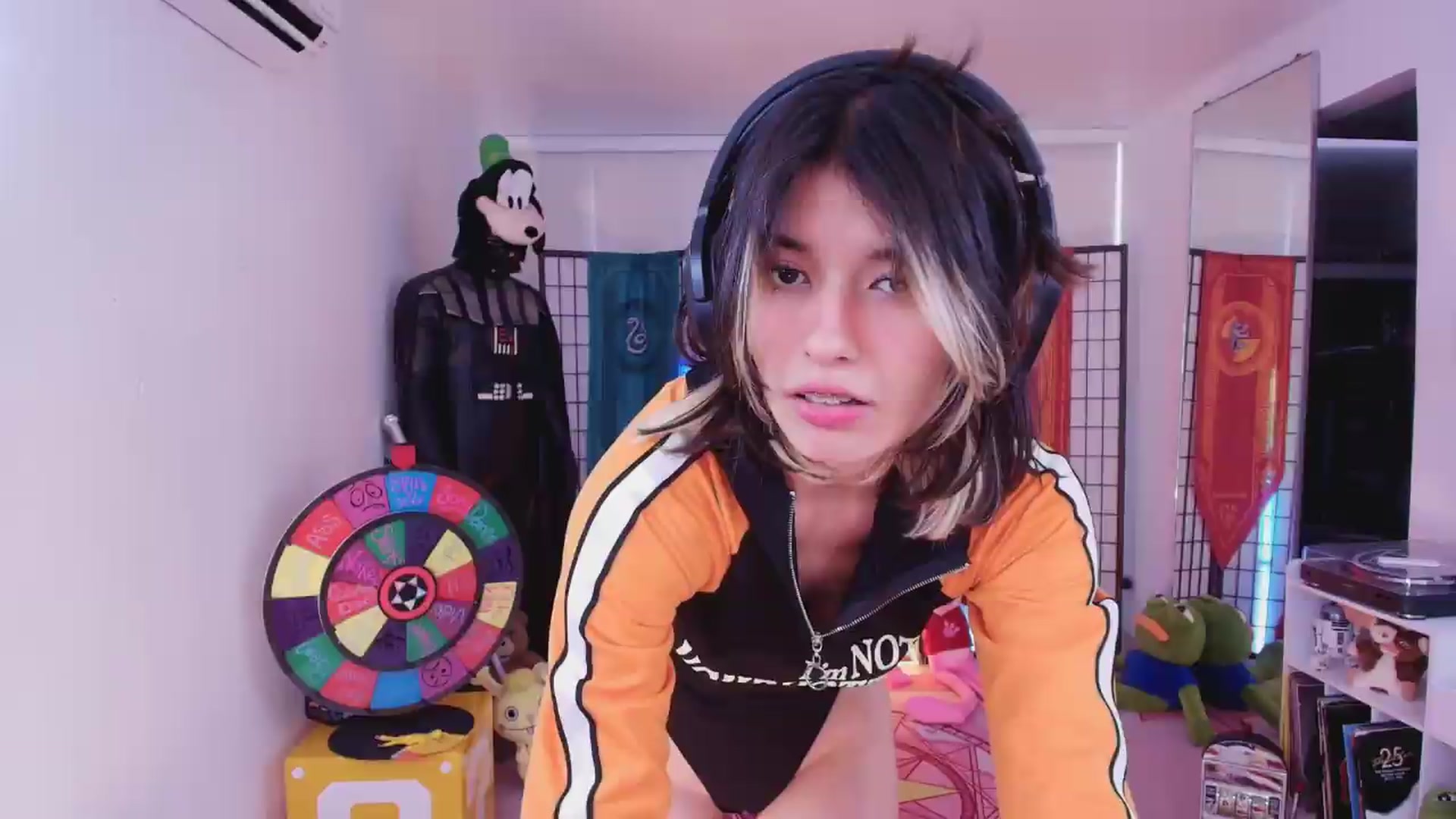Gallery image thumbnail from Agostinha_Red's myfreecams stream on, 08/04/2026, 22:12 image 7 of 20