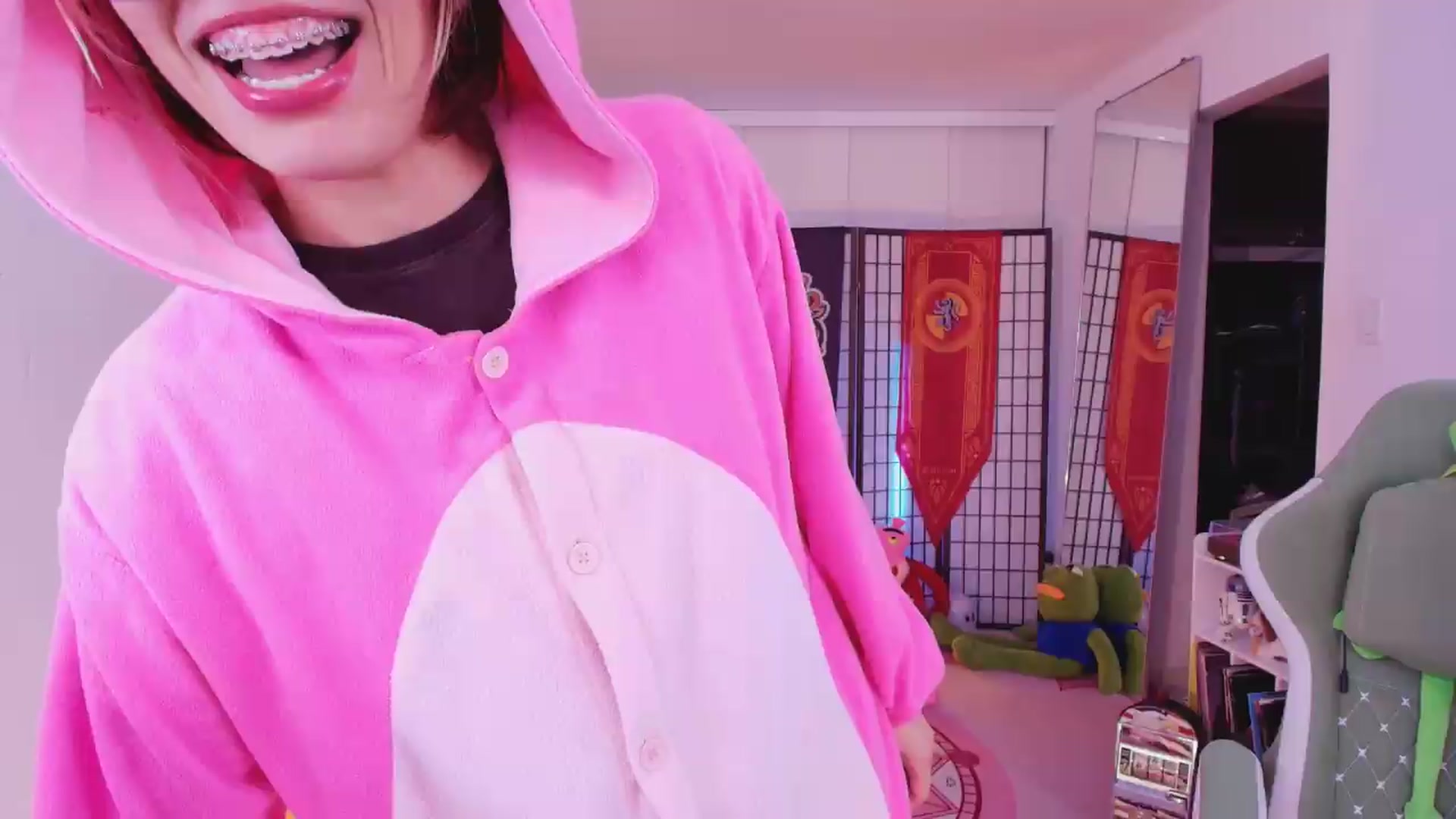 Gallery image thumbnail from Agostinha_Red's myfreecams stream on, 08/13/2026, 02:30 image 5 of 20
