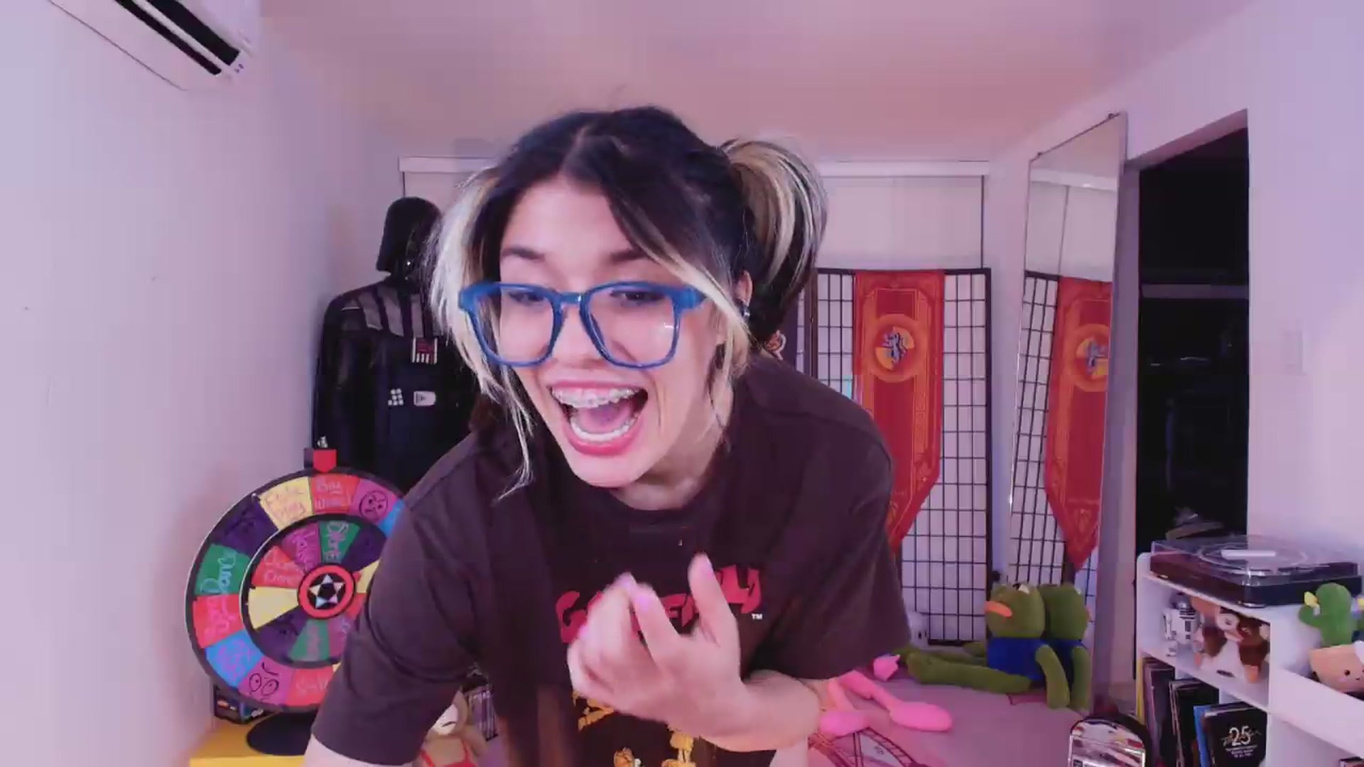 Gallery image thumbnail from Agostinha_Red's myfreecams stream on, 08/13/2026, 02:30 image 15 of 20