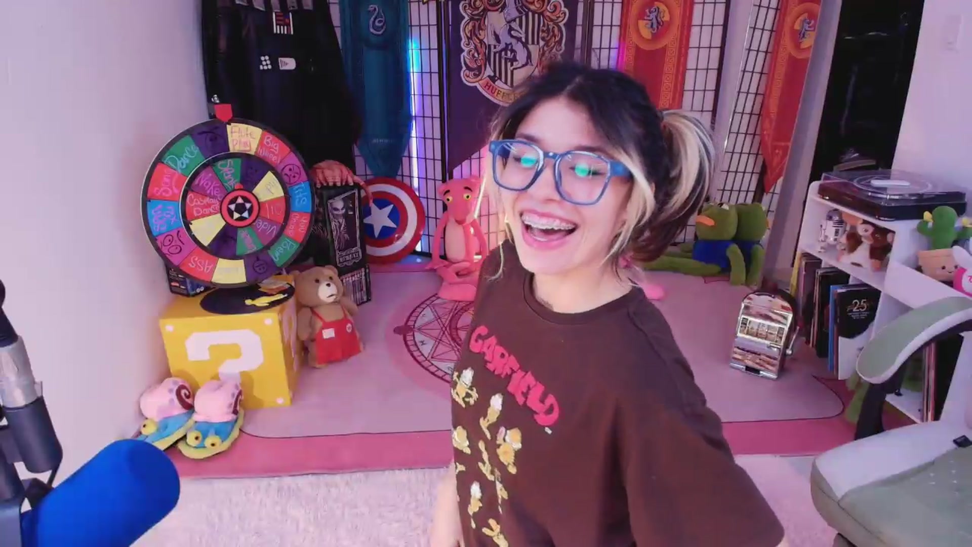 Gallery image thumbnail from Agostinha_Red's myfreecams stream on, 08/13/2026, 03:43 image 11 of 20