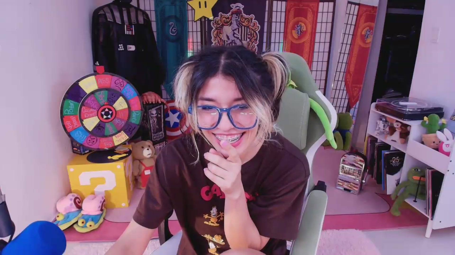Gallery image thumbnail from Agostinha_Red's myfreecams stream on, 08/13/2026, 03:43 image 16 of 20