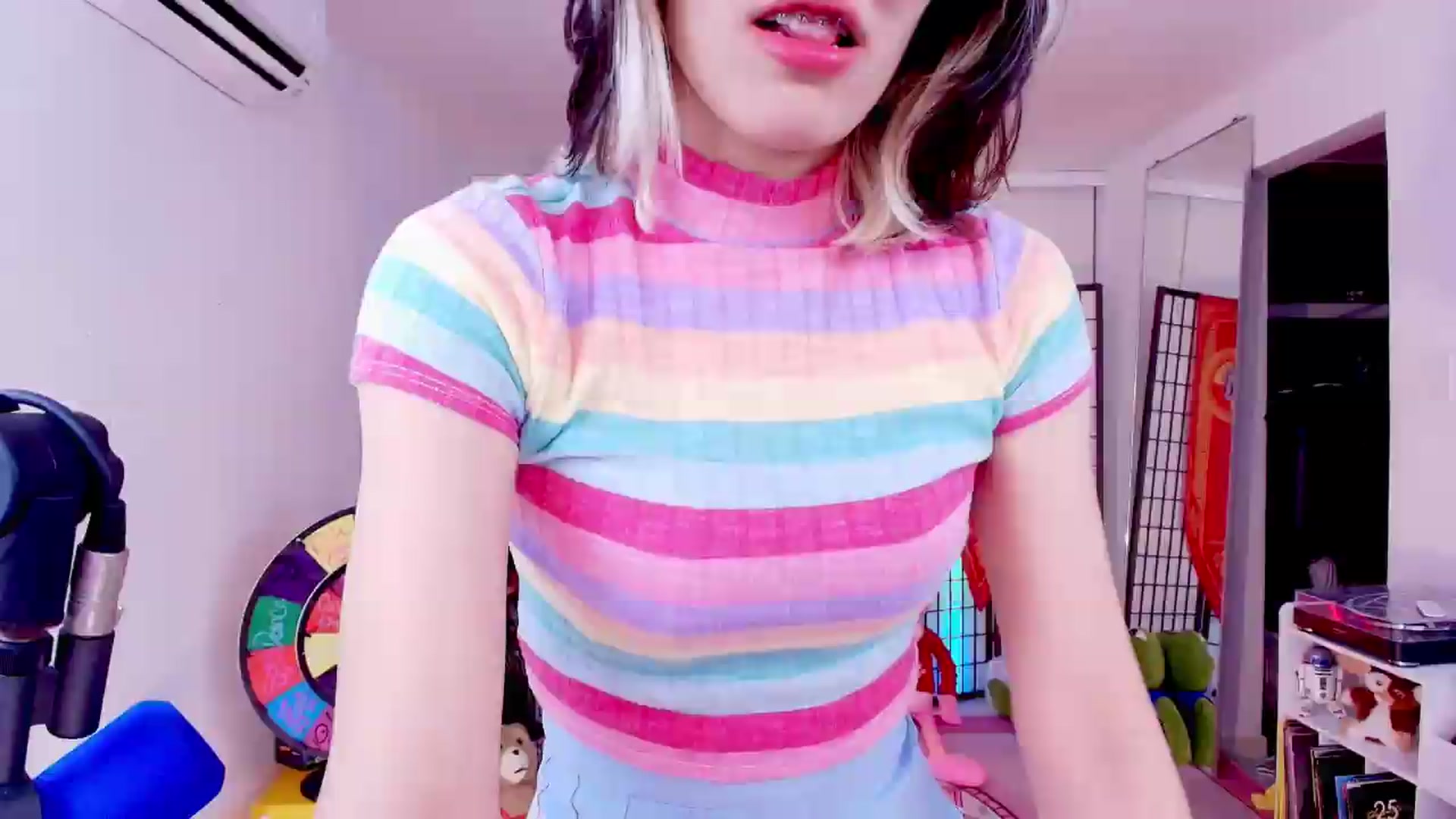 Gallery image thumbnail from Agostinha_Red's myfreecams stream on, 08/19/2026, 01:10 image 10 of 20