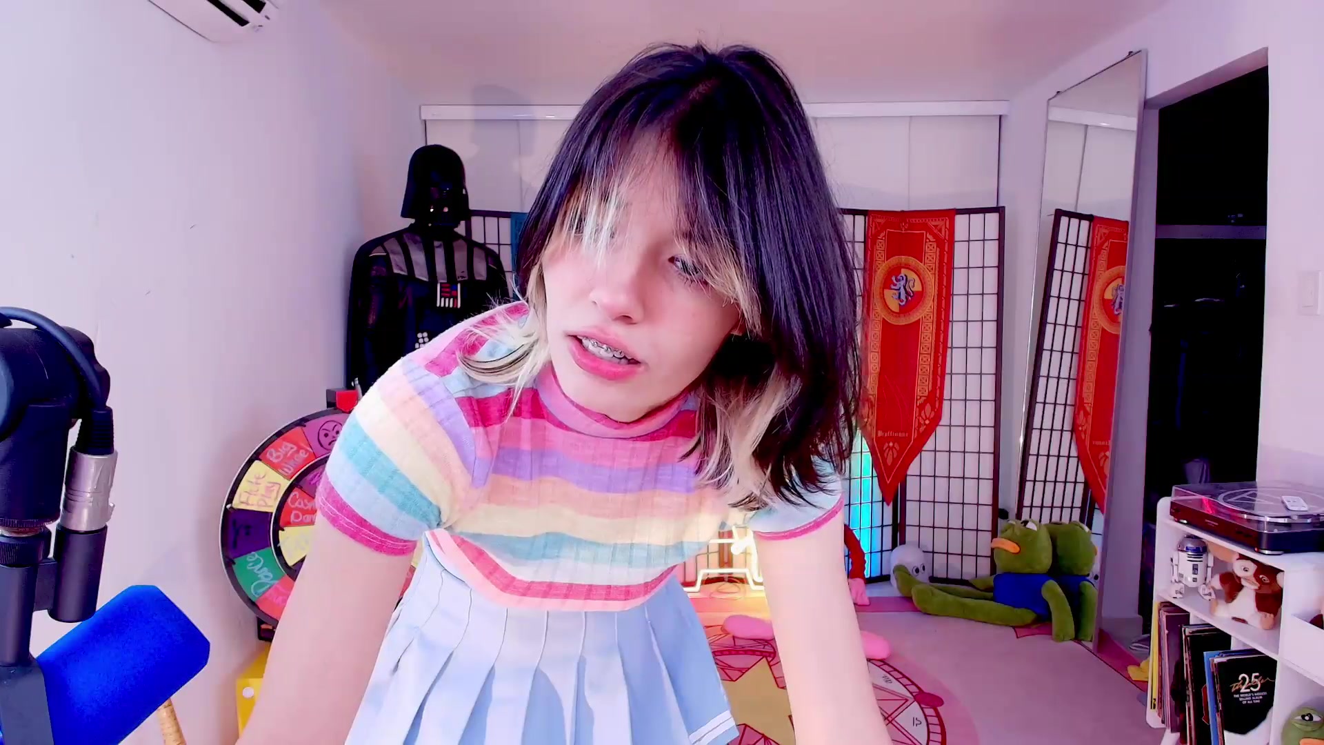 Gallery image thumbnail from Agostinha_Red's myfreecams stream on, 08/19/2026, 03:04 image 3 of 20