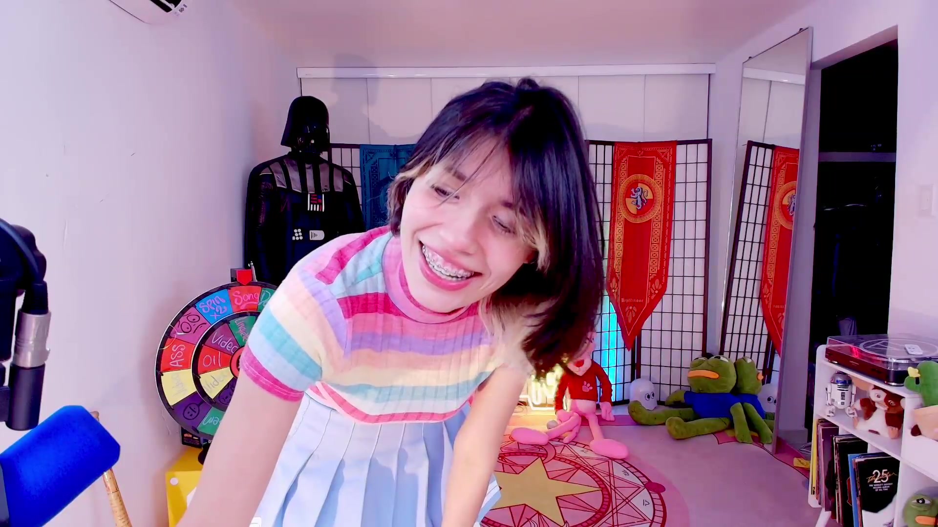 Gallery image thumbnail from Agostinha_Red's myfreecams stream on, 08/19/2026, 03:04 image 16 of 20