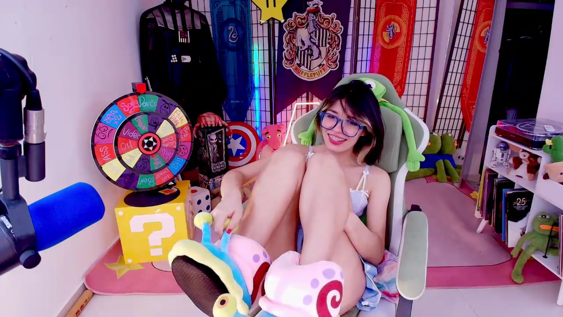 Gallery image thumbnail from Agostinha_Red's myfreecams stream on, 08/19/2026, 04:08 image 9 of 20