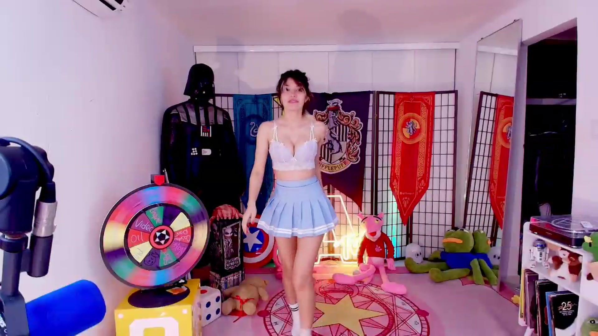 Gallery image thumbnail from Agostinha_Red's myfreecams stream on, 08/19/2026, 04:08 image 5 of 20