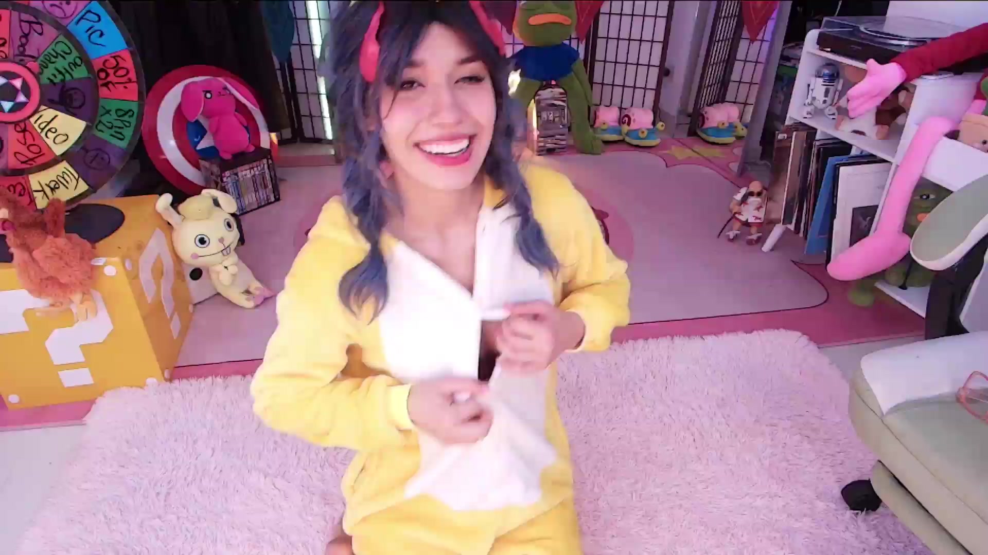 Gallery image thumbnail from Agostinha_Red's myfreecams stream on, 09/06/2026, 24:21 image 19 of 20
