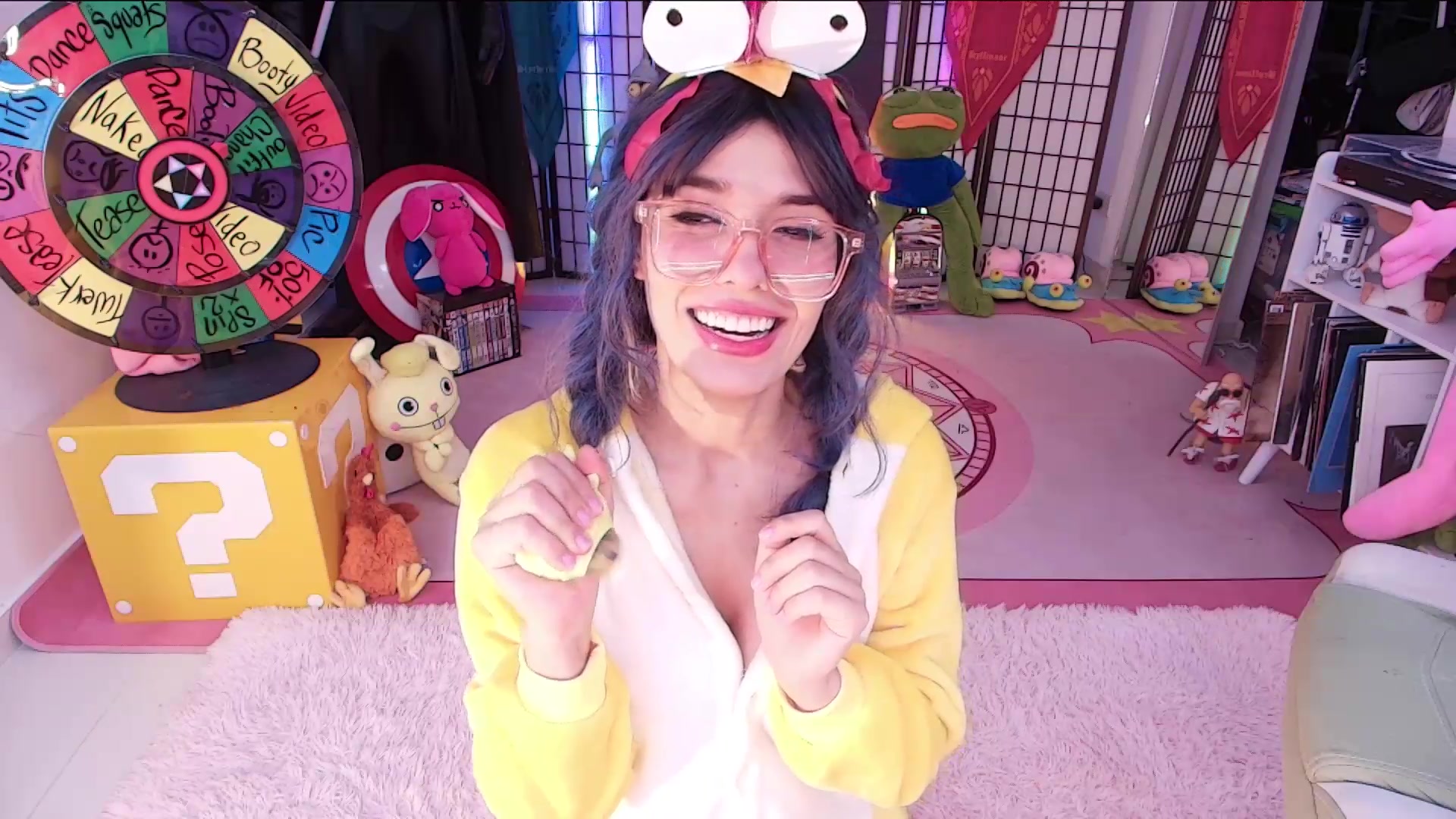 Gallery image thumbnail from Agostinha_Red's myfreecams stream on, 09/06/2026, 24:21 image 6 of 20