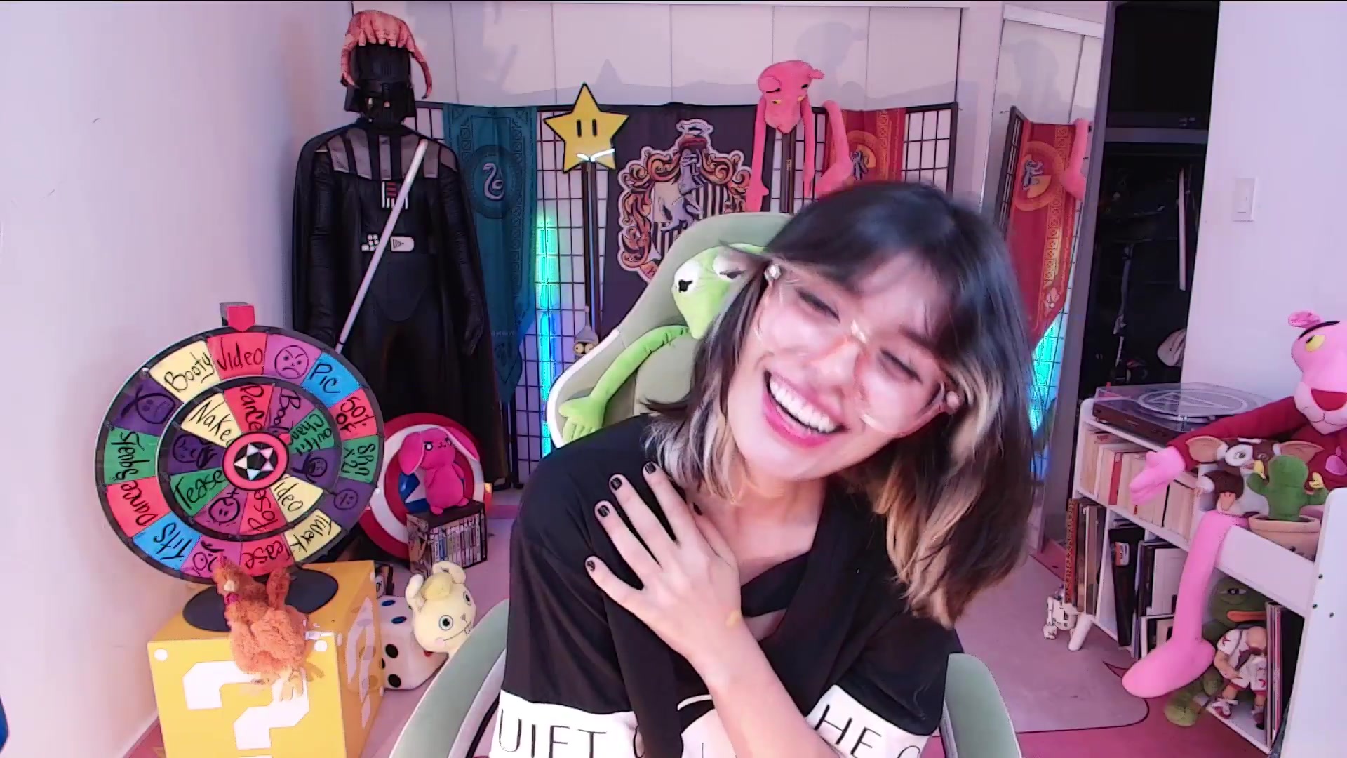Gallery image thumbnail from Agostinha_Red's myfreecams stream on, 09/12/2026, 24:39 image 13 of 20