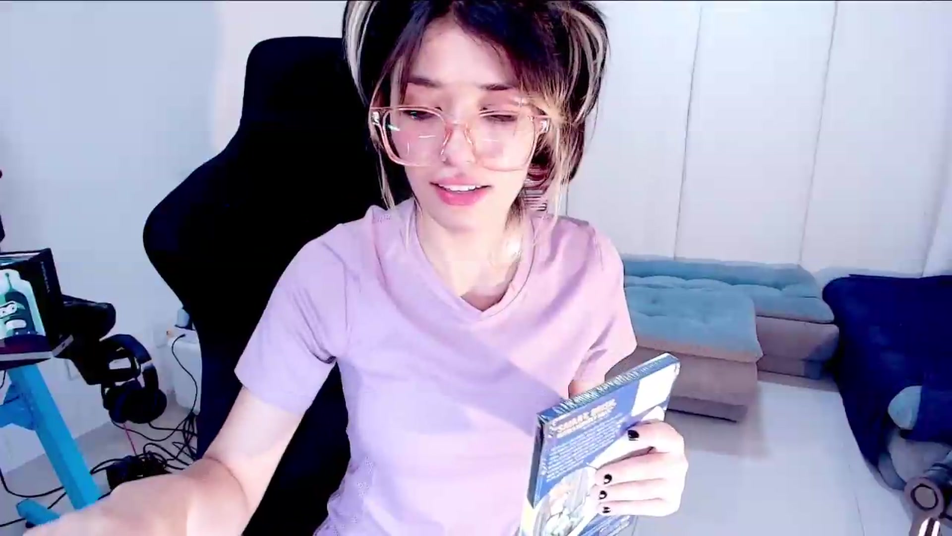 Gallery image thumbnail from Agostinha_Red's myfreecams stream on, 09/14/2026, 03:36 image 6 of 20