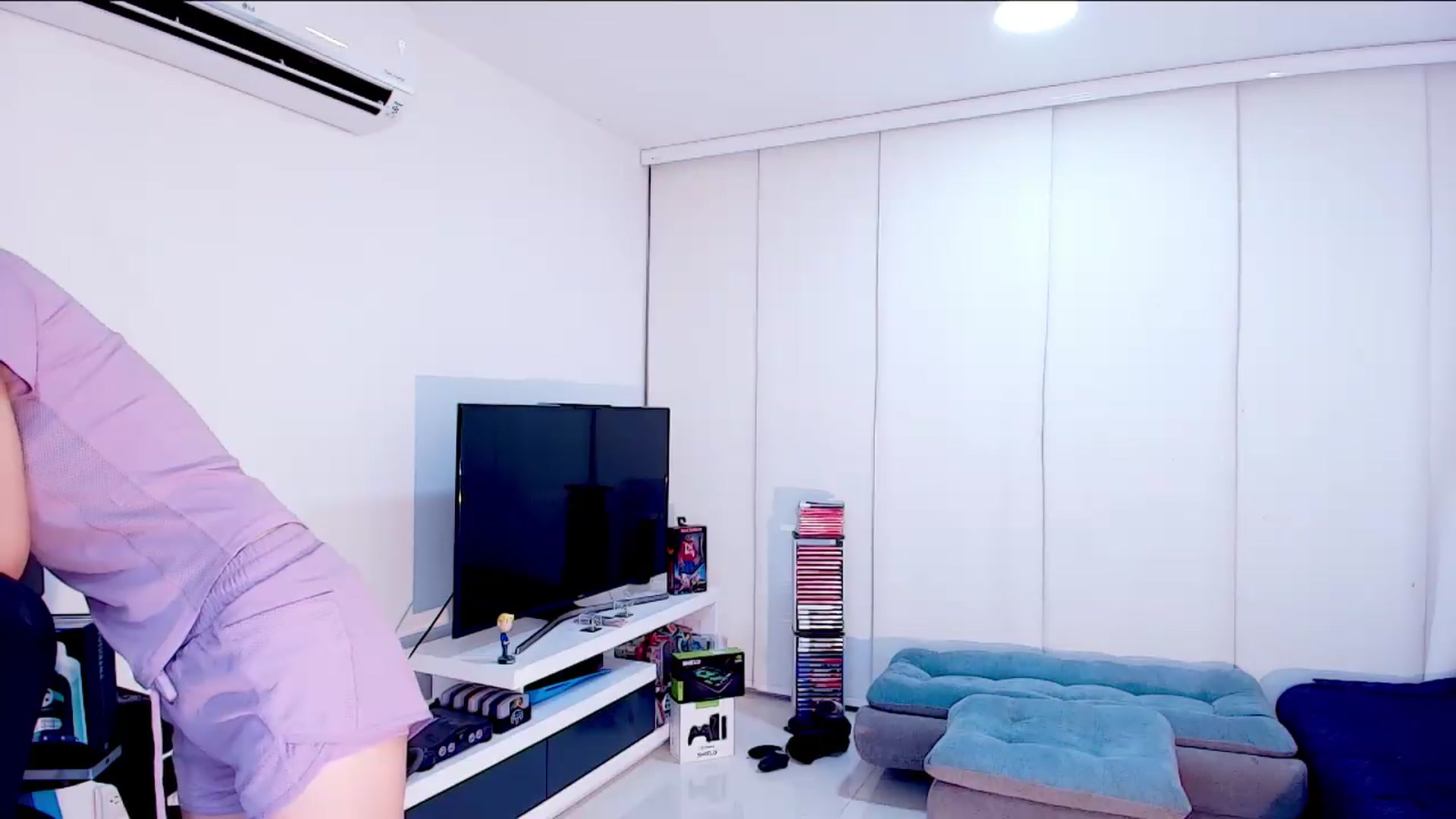 Gallery image thumbnail from Agostinha_Red's myfreecams stream on, 09/14/2026, 03:36 image 5 of 20