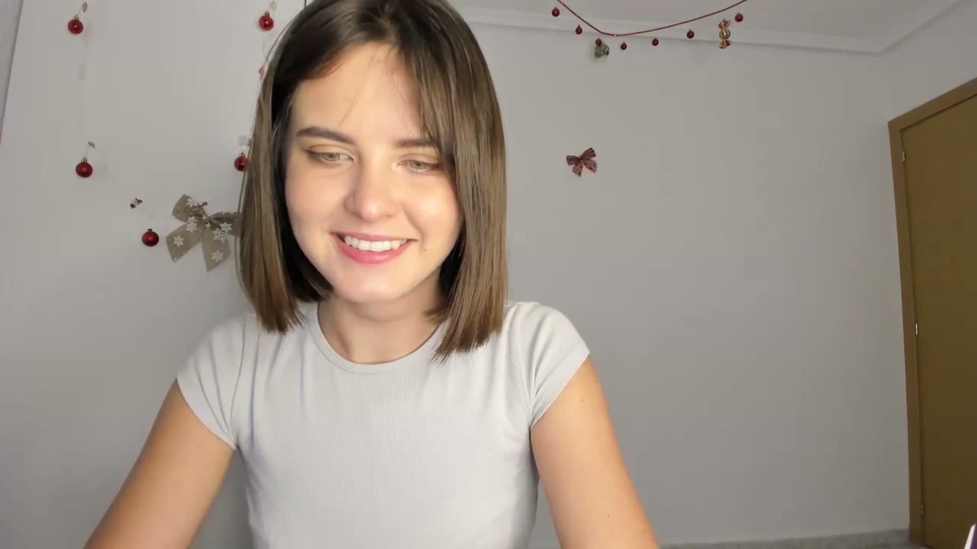 Gallery image thumbnail from AhahaGirl's myfreecams stream on, 12/01/2023, 16:43 image 15 of 20