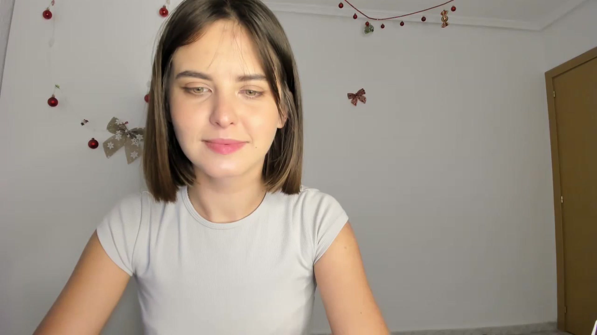 Gallery image thumbnail from AhahaGirl's myfreecams stream on, 12/01/2023, 16:43 image 17 of 20