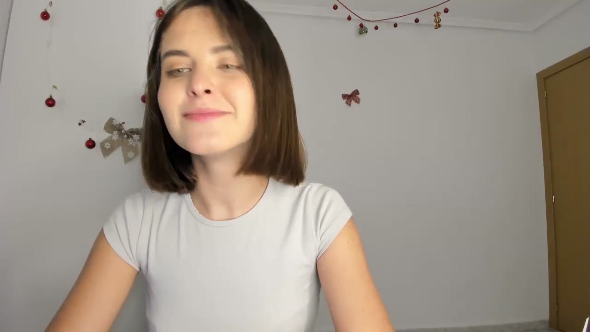 Gallery image thumbnail from AhahaGirl's myfreecams stream on, 12/01/2023, 16:43 image 14 of 20