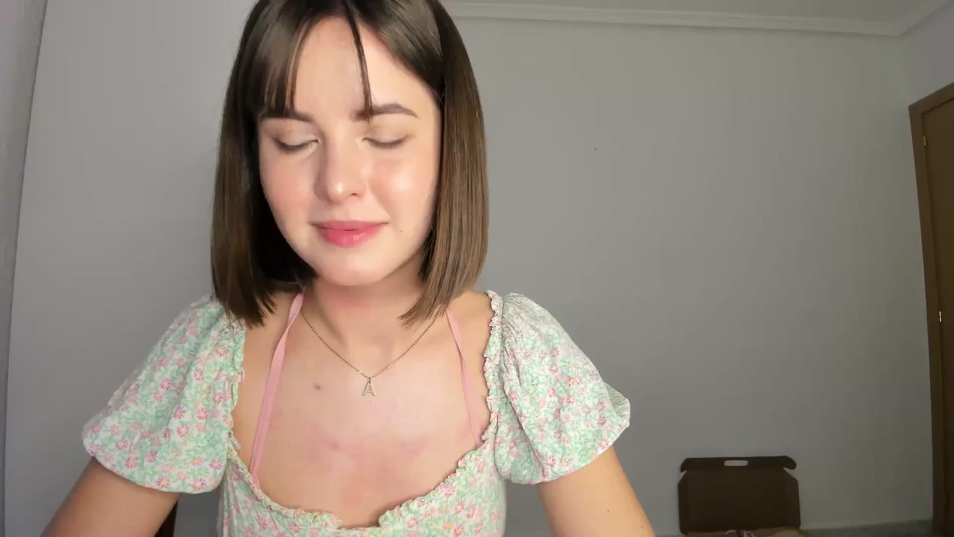 Gallery image thumbnail from AhahaGirl's myfreecams stream on, 02/06/2024, 16:48 image 6 of 20