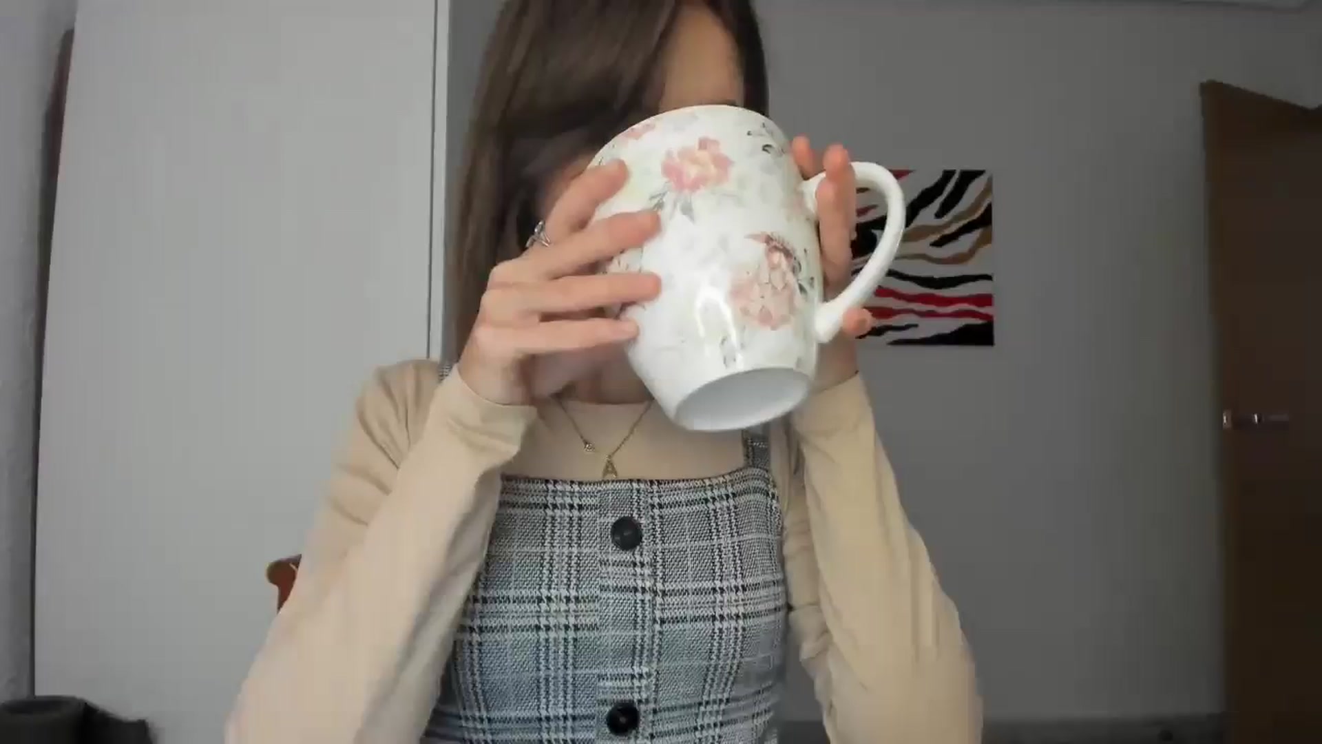 Gallery image thumbnail from AhahaGirl's myfreecams stream on, 10/19/2024, 16:24 image 19 of 20