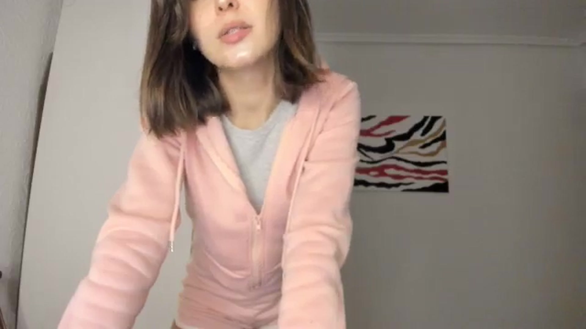 Gallery image thumbnail from AhahaGirl's myfreecams stream on, 11/18/2024, 17:15 image 15 of 20