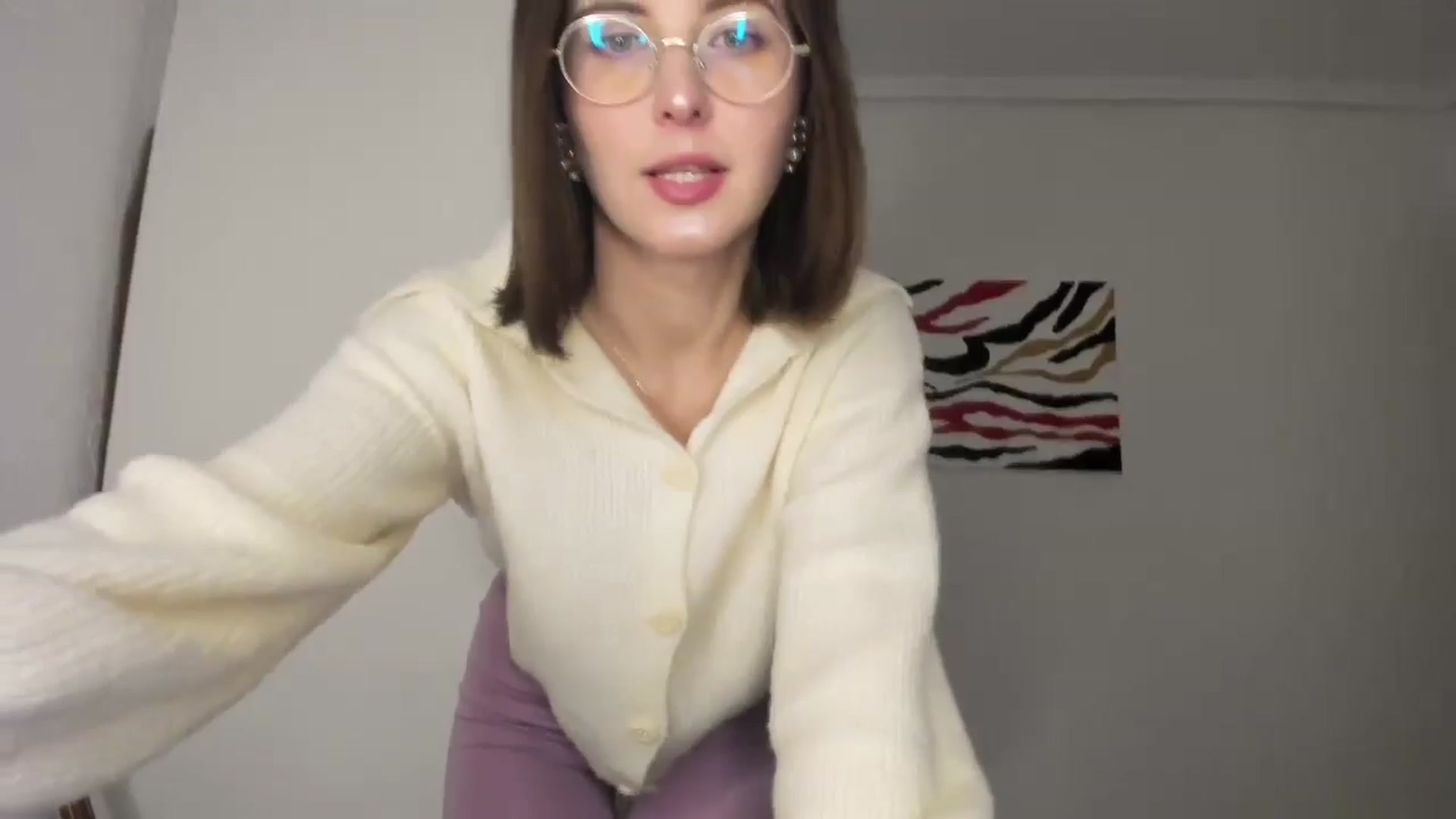 Gallery image thumbnail from AhahaGirl's myfreecams stream on, 11/19/2024, 17:45 image 5 of 20