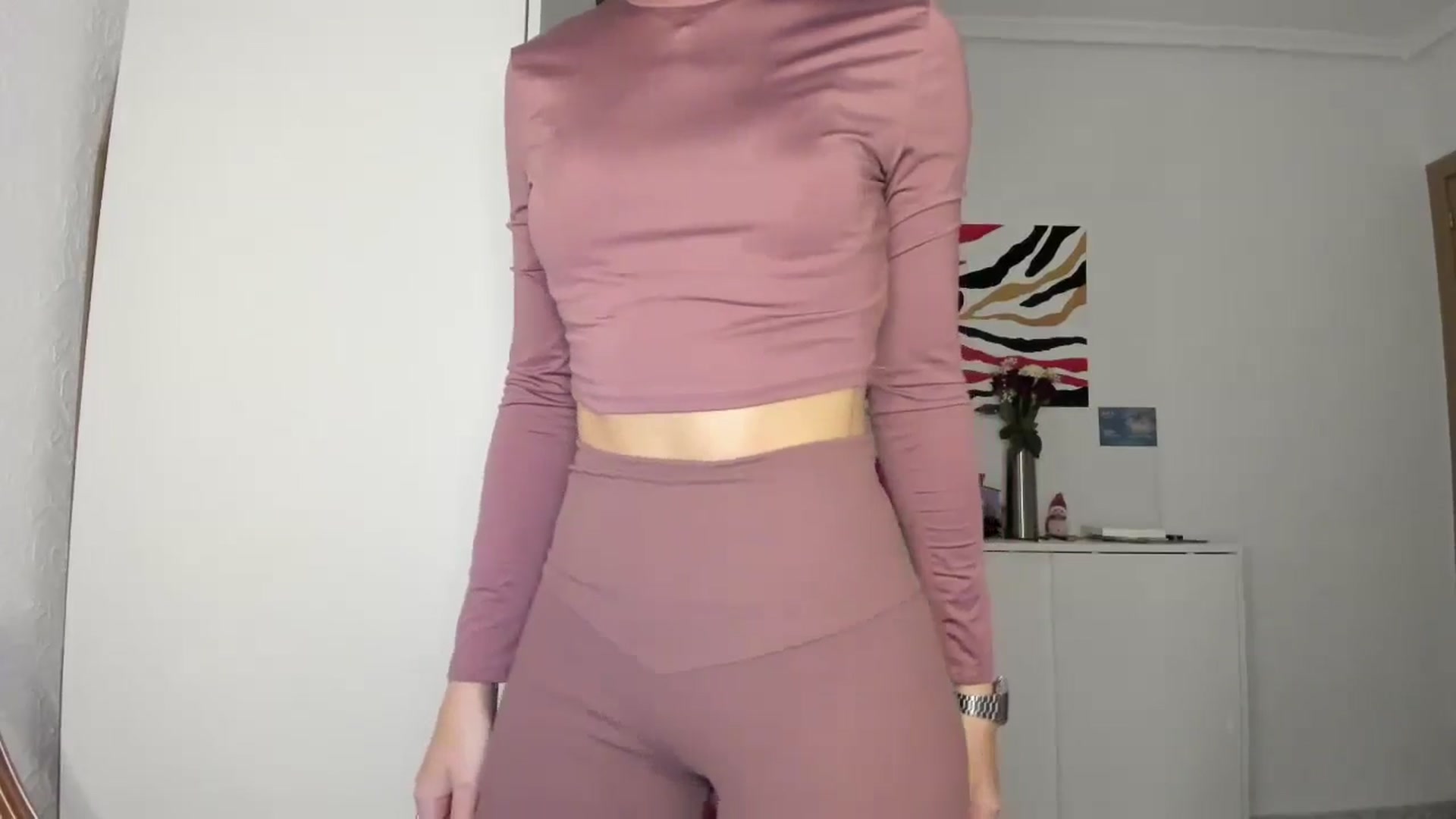 Gallery image thumbnail from AhahaGirl's myfreecams stream on, 12/20/2024, 16:39 image 6 of 20