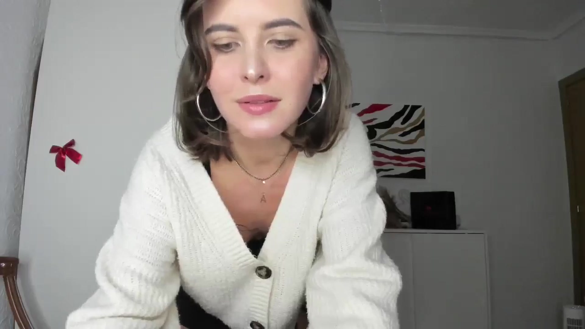 Gallery image thumbnail from AhahaGirl's myfreecams stream on, 12/27/2024, 18:31 image 6 of 20