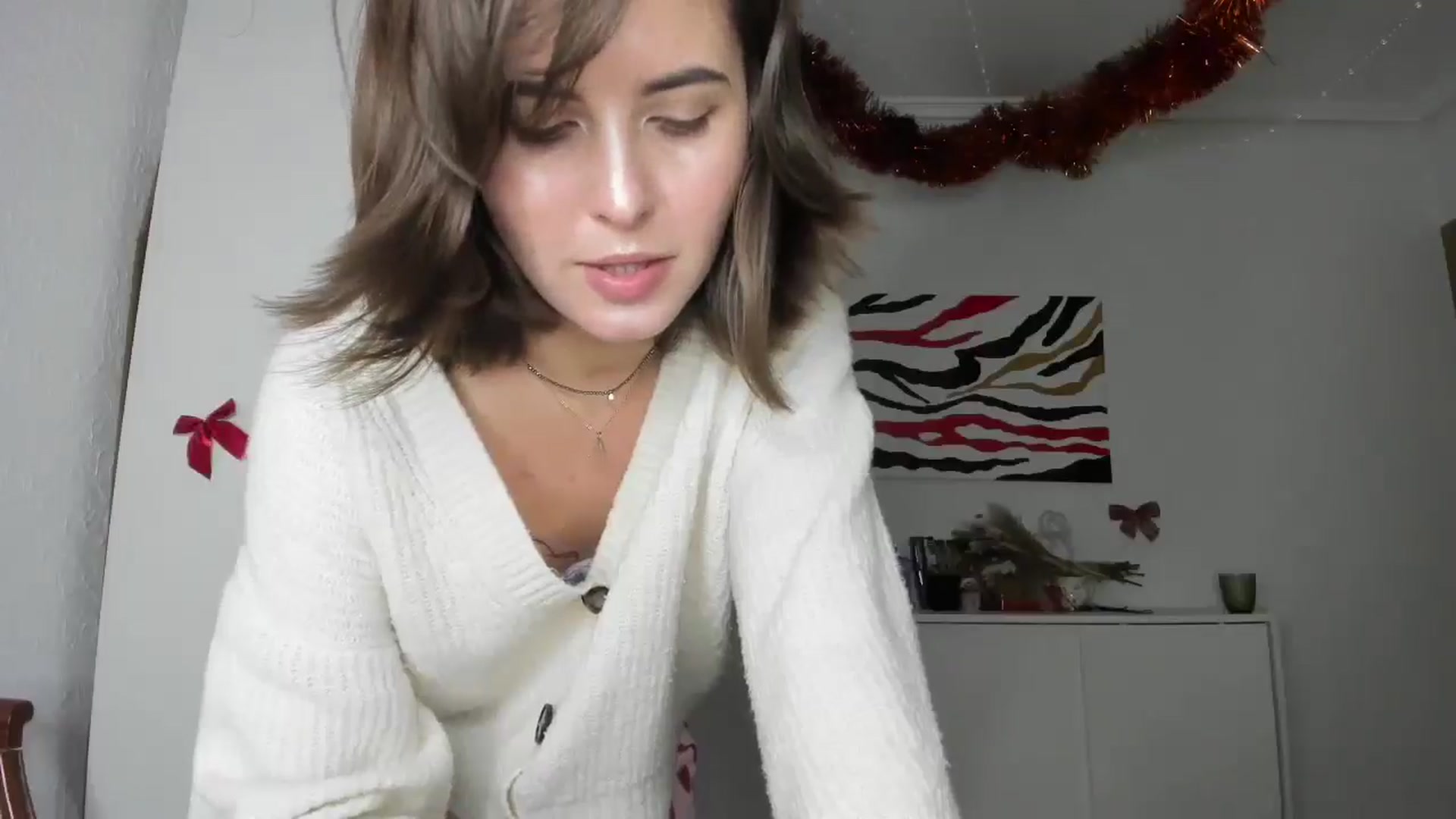 Gallery image thumbnail from AhahaGirl's myfreecams stream on, 12/29/2024, 20:16 image 7 of 20