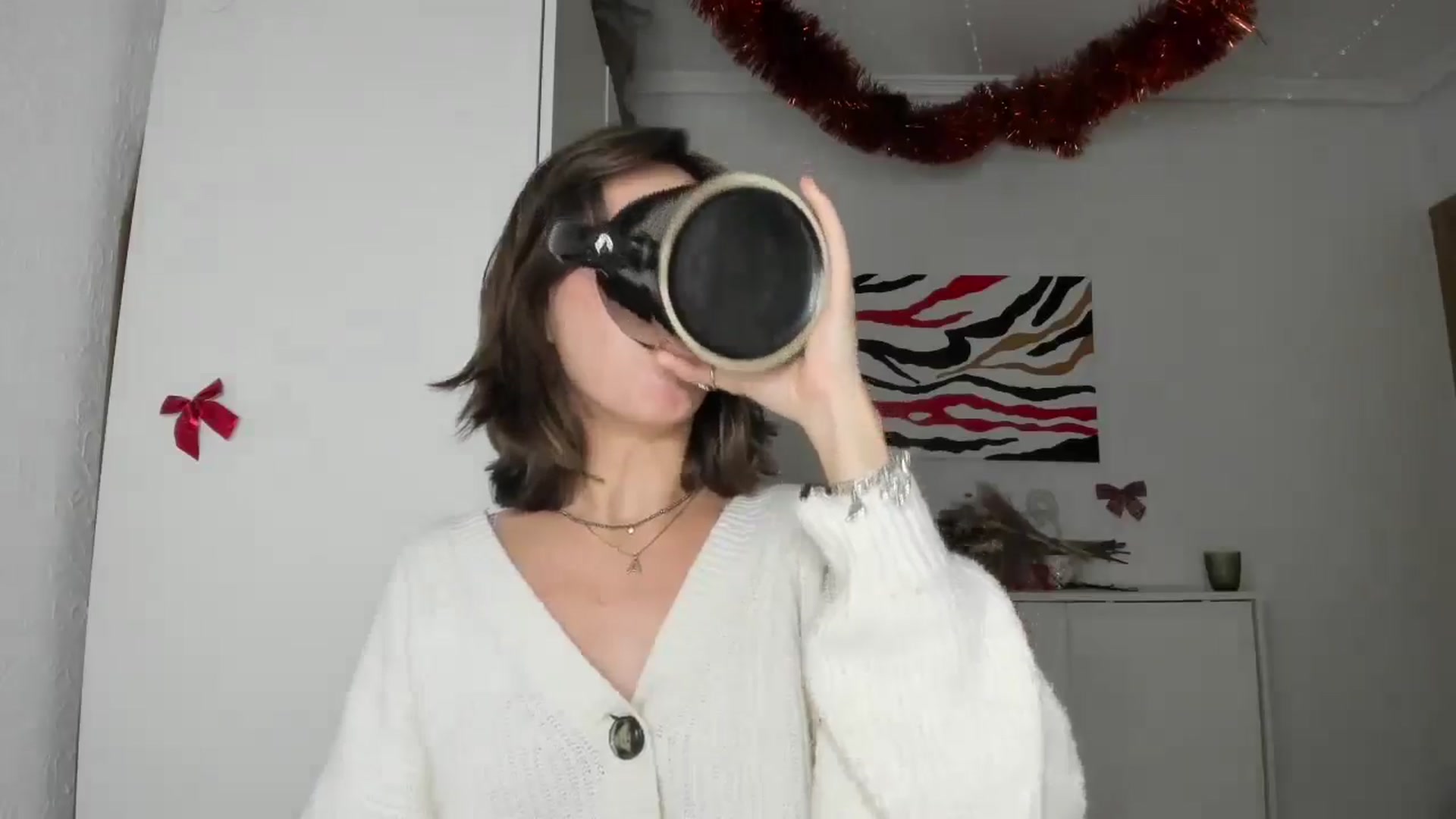 Gallery image thumbnail from AhahaGirl's myfreecams stream on, 12/29/2024, 20:47 image 6 of 20