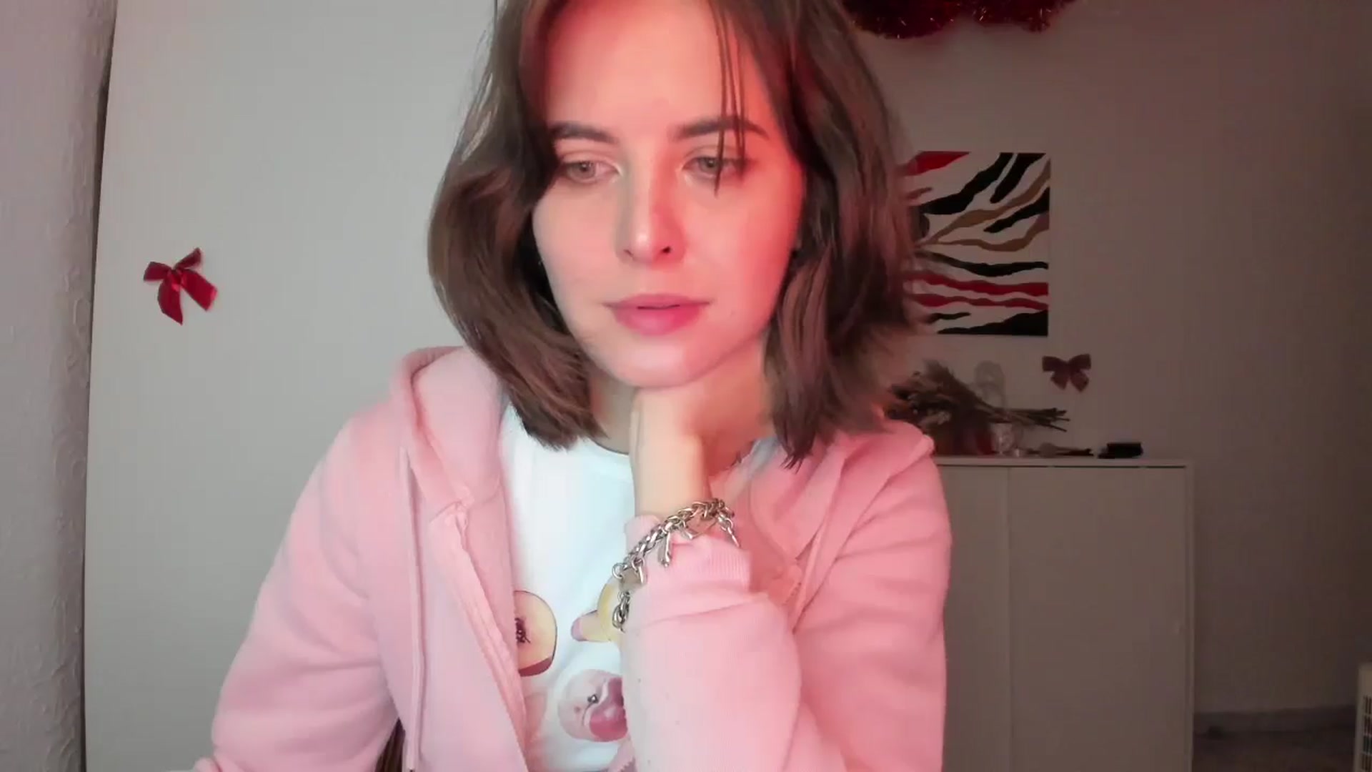 Gallery image thumbnail from AhahaGirl's myfreecams stream on, 01/03/2025, 16:23 image 16 of 20
