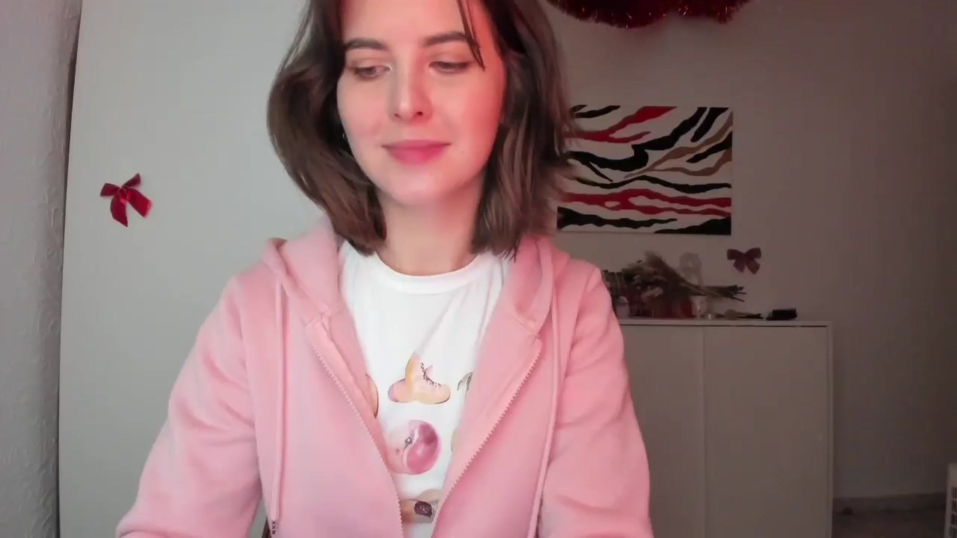 Gallery image thumbnail from AhahaGirl's myfreecams stream on, 01/03/2025, 16:23 image 12 of 20