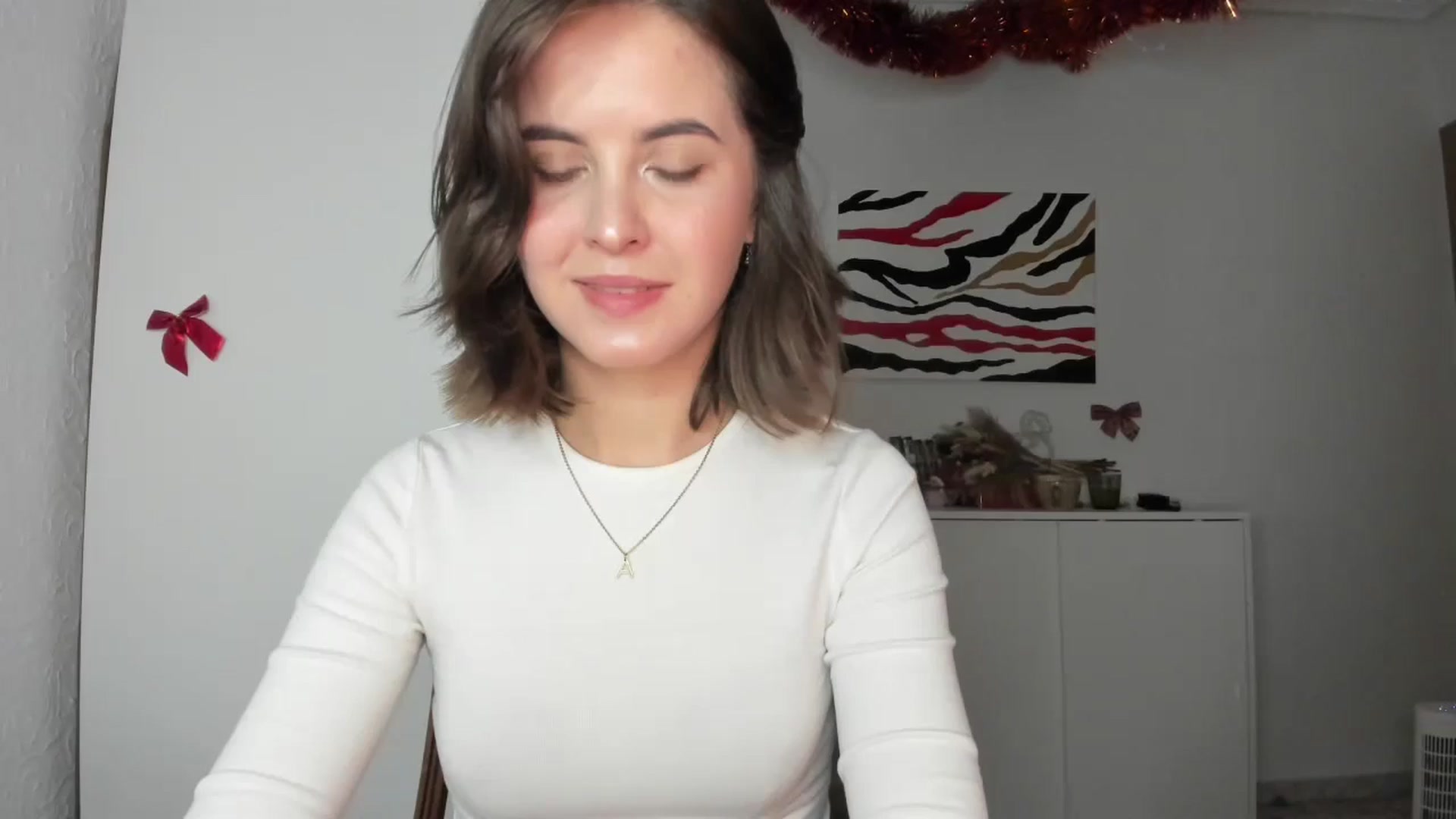 Gallery image thumbnail from AhahaGirl's myfreecams stream on, 01/04/2025, 22:00 image 14 of 20