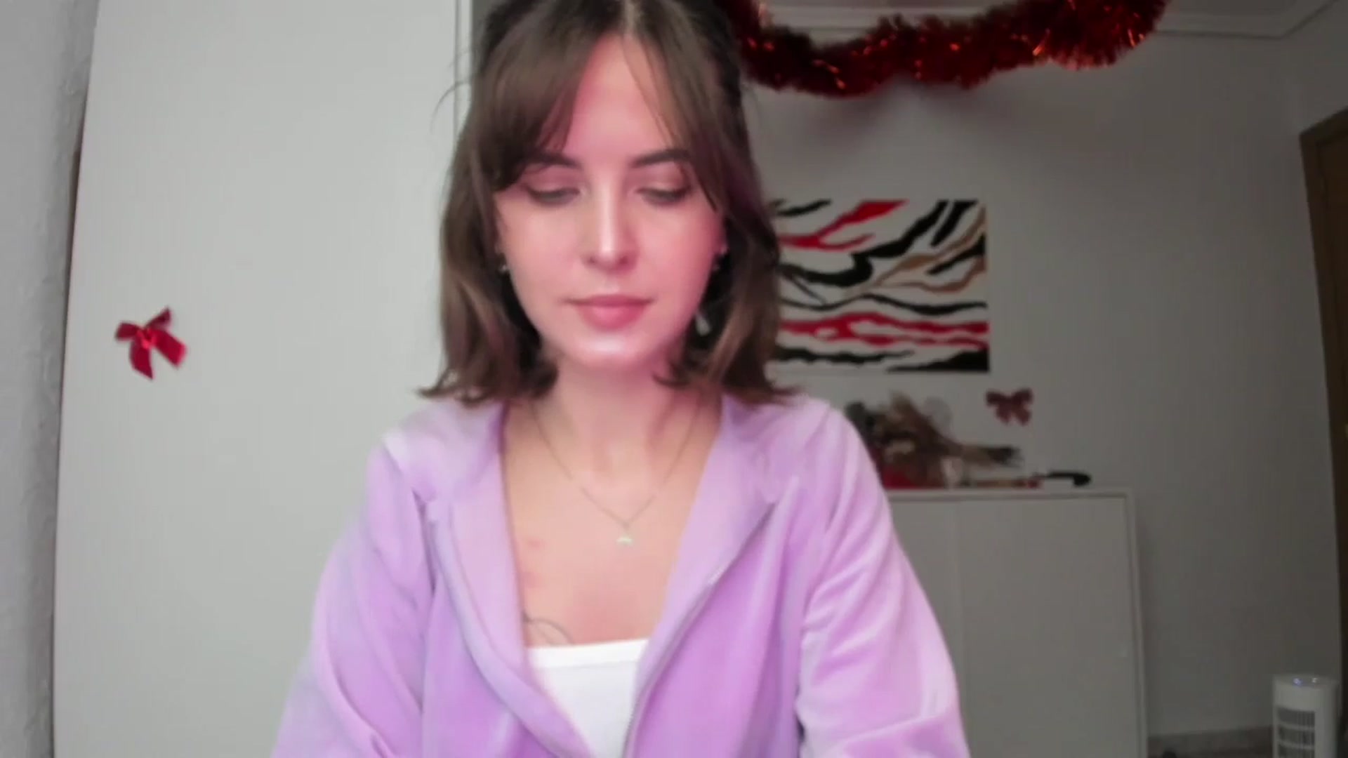 Gallery image thumbnail from AhahaGirl's myfreecams stream on, 01/06/2025, 13:50 image 18 of 20