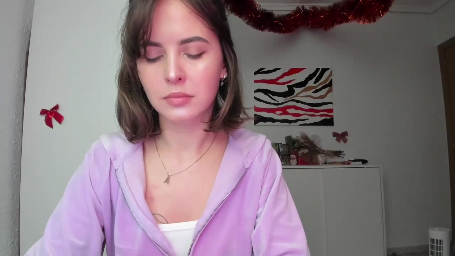 Gallery image thumbnail from AhahaGirl's myfreecams stream on, 01/06/2025, 13:50 image 8 of 20