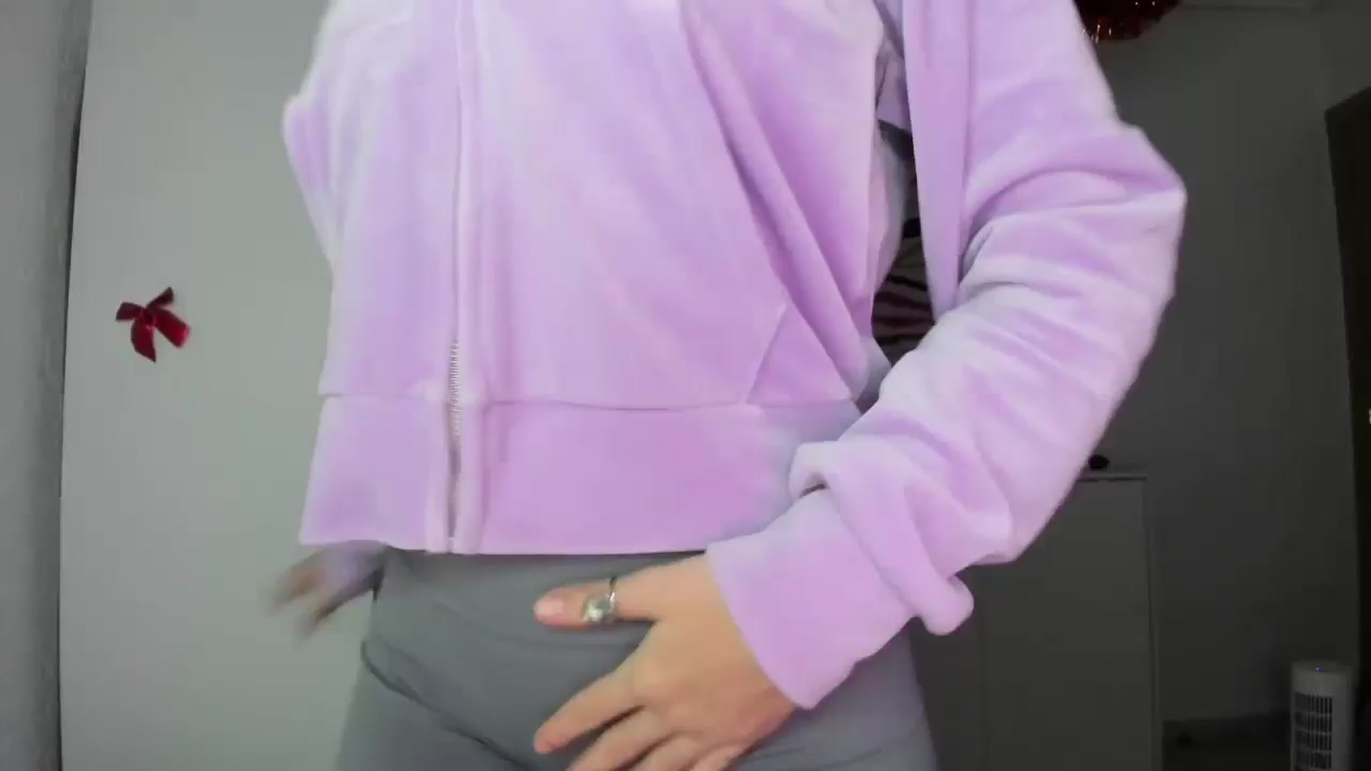 Gallery image thumbnail from AhahaGirl's myfreecams stream on, 01/06/2025, 17:39 image 1 of 20
