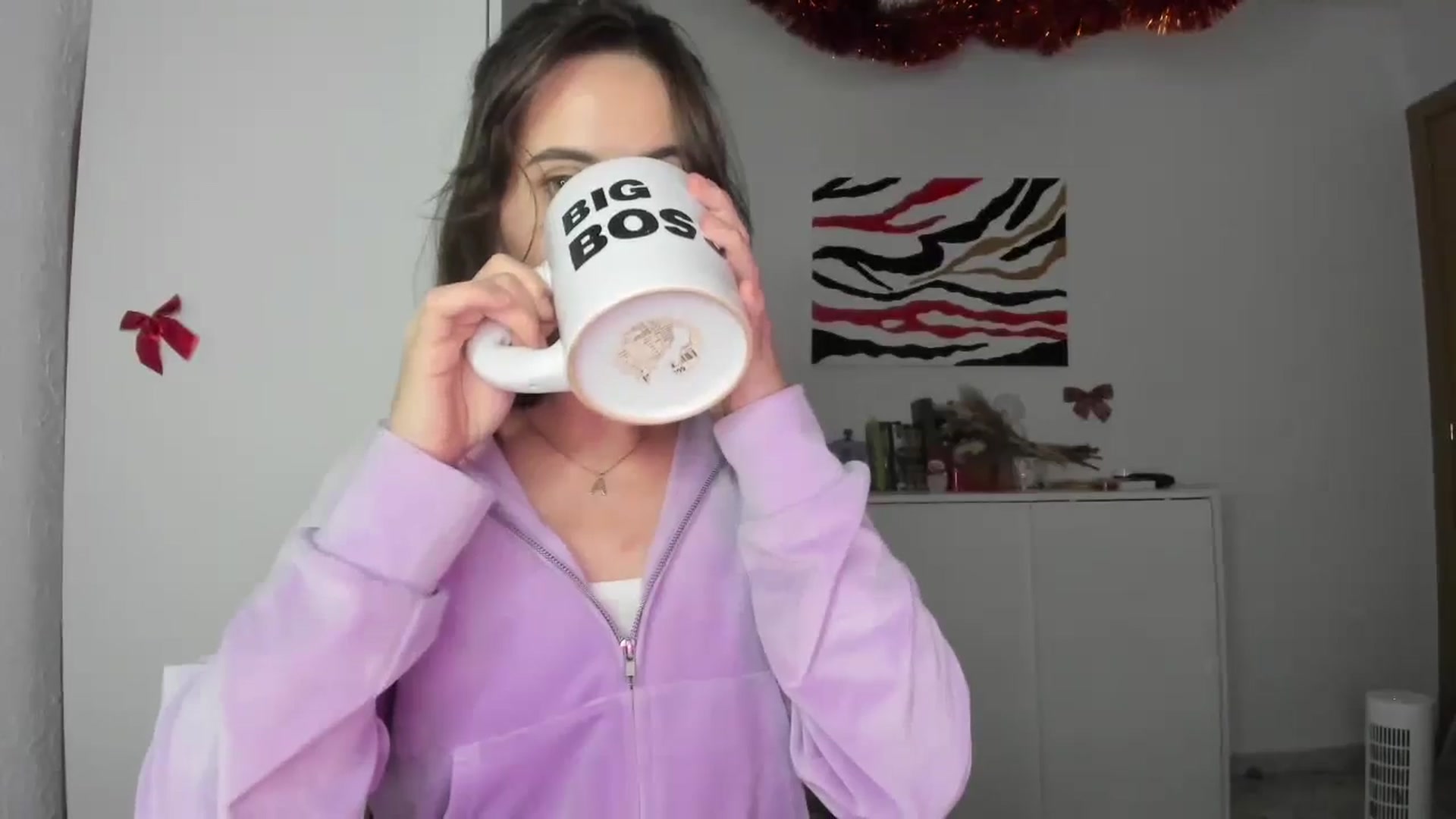 Gallery image thumbnail from AhahaGirl's myfreecams stream on, 01/06/2025, 17:39 image 5 of 20
