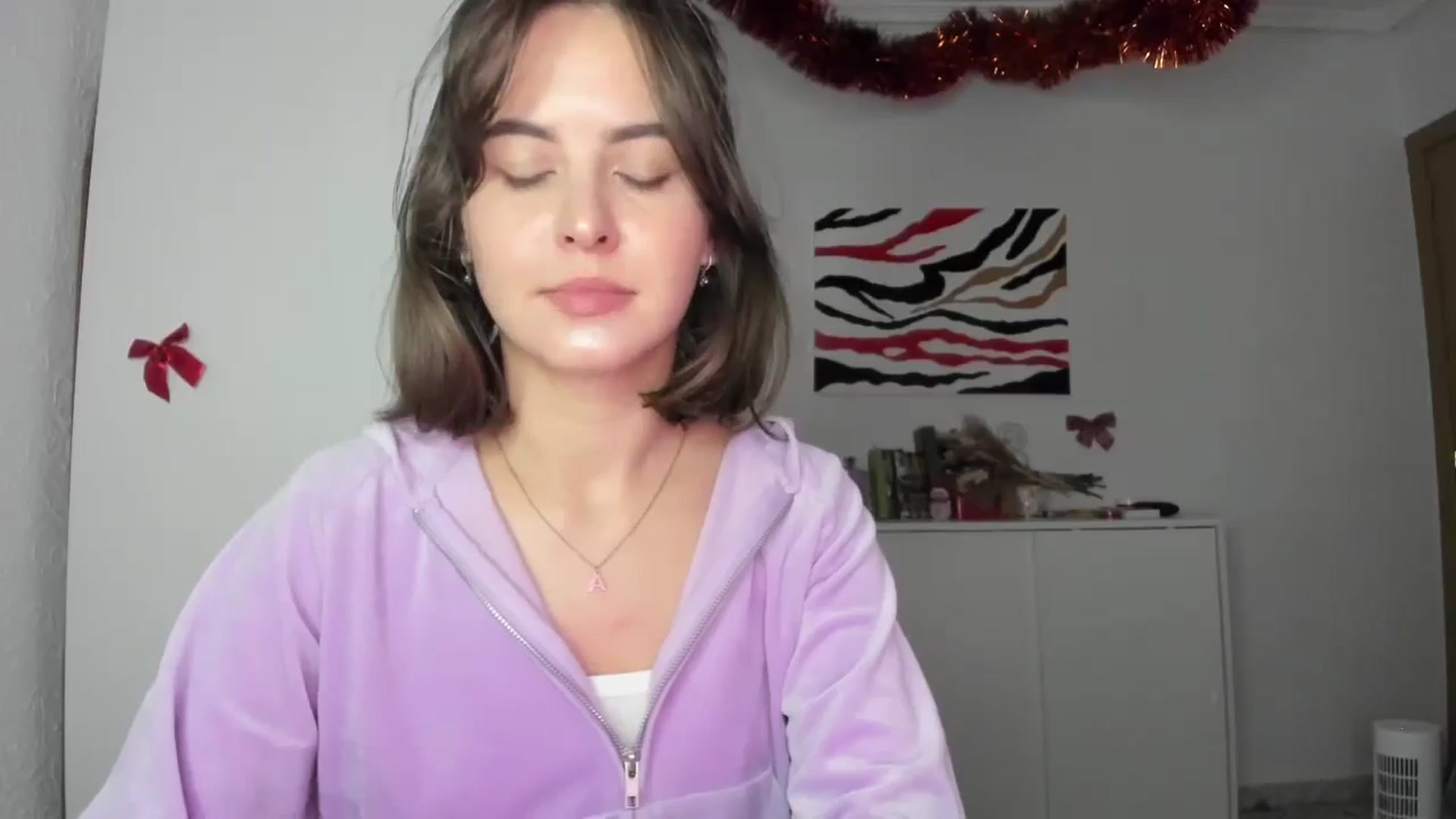 Gallery image thumbnail from AhahaGirl's myfreecams stream on, 01/06/2025, 17:39 image 18 of 20