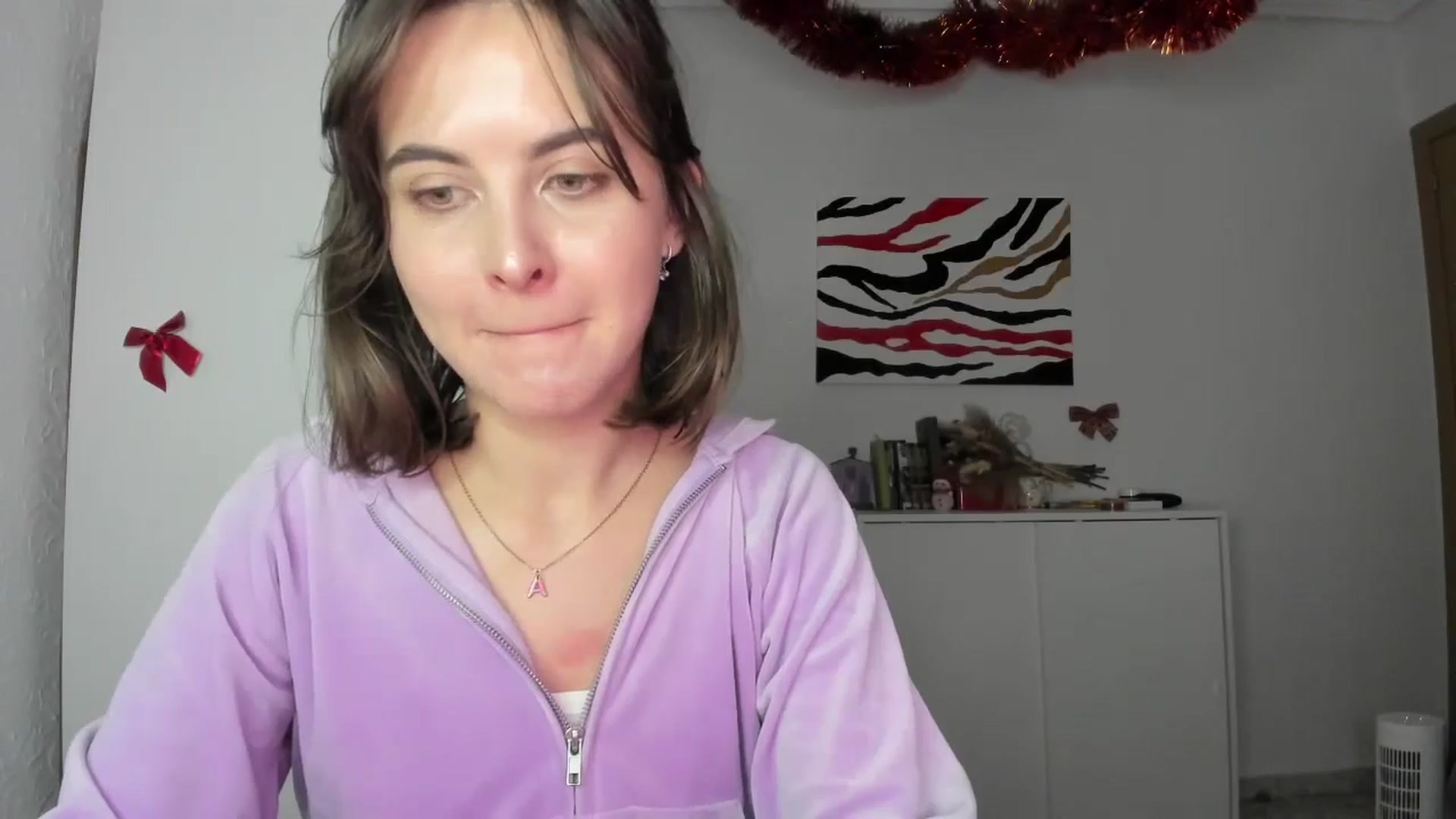 Gallery image thumbnail from AhahaGirl's myfreecams stream on, 01/06/2025, 18:31 image 3 of 20