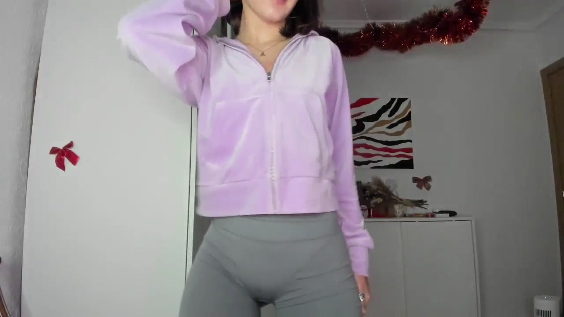 Gallery image thumbnail from AhahaGirl's myfreecams stream on, 01/06/2025, 18:31 image 7 of 20