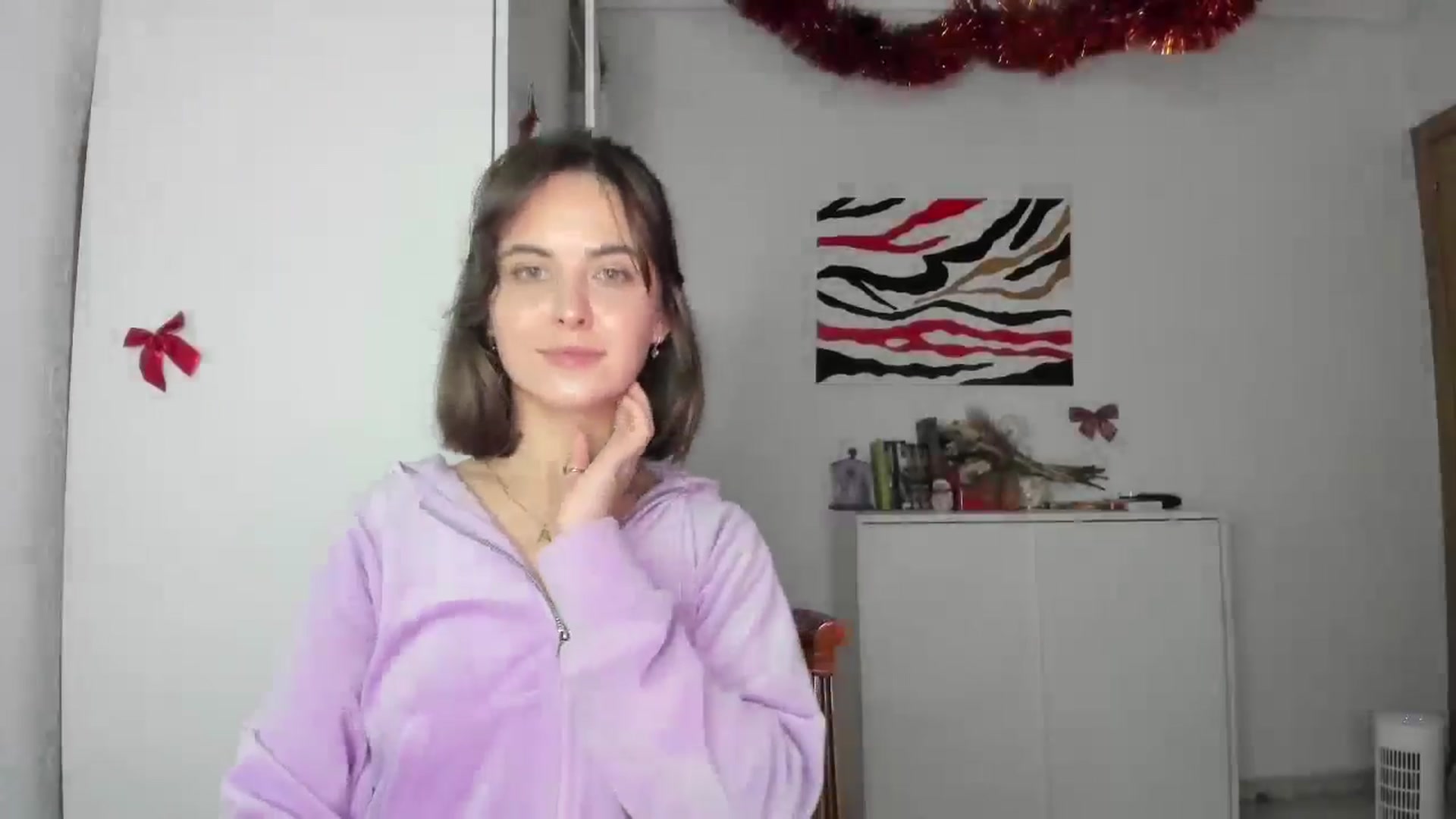 Gallery image thumbnail from AhahaGirl's myfreecams stream on, 01/06/2025, 18:31 image 4 of 20