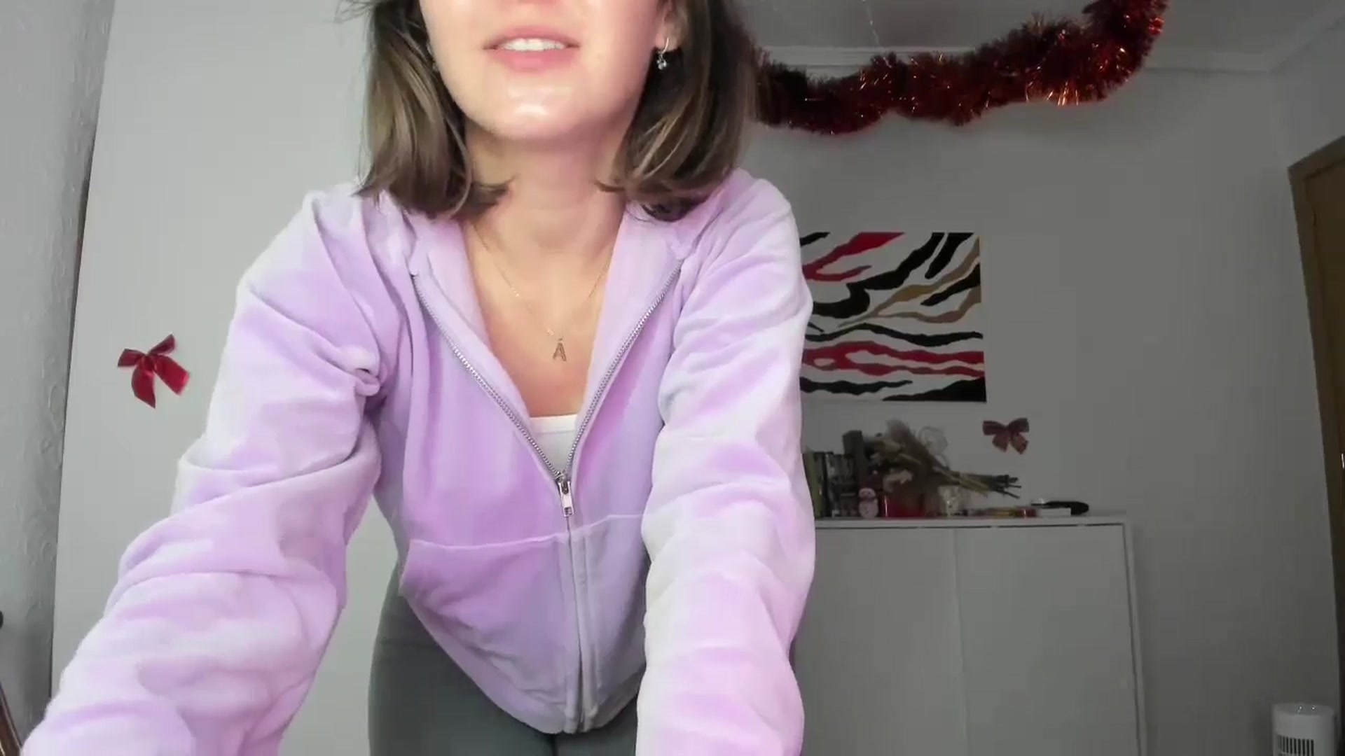 Gallery image thumbnail from AhahaGirl's myfreecams stream on, 01/06/2025, 18:31 image 10 of 20