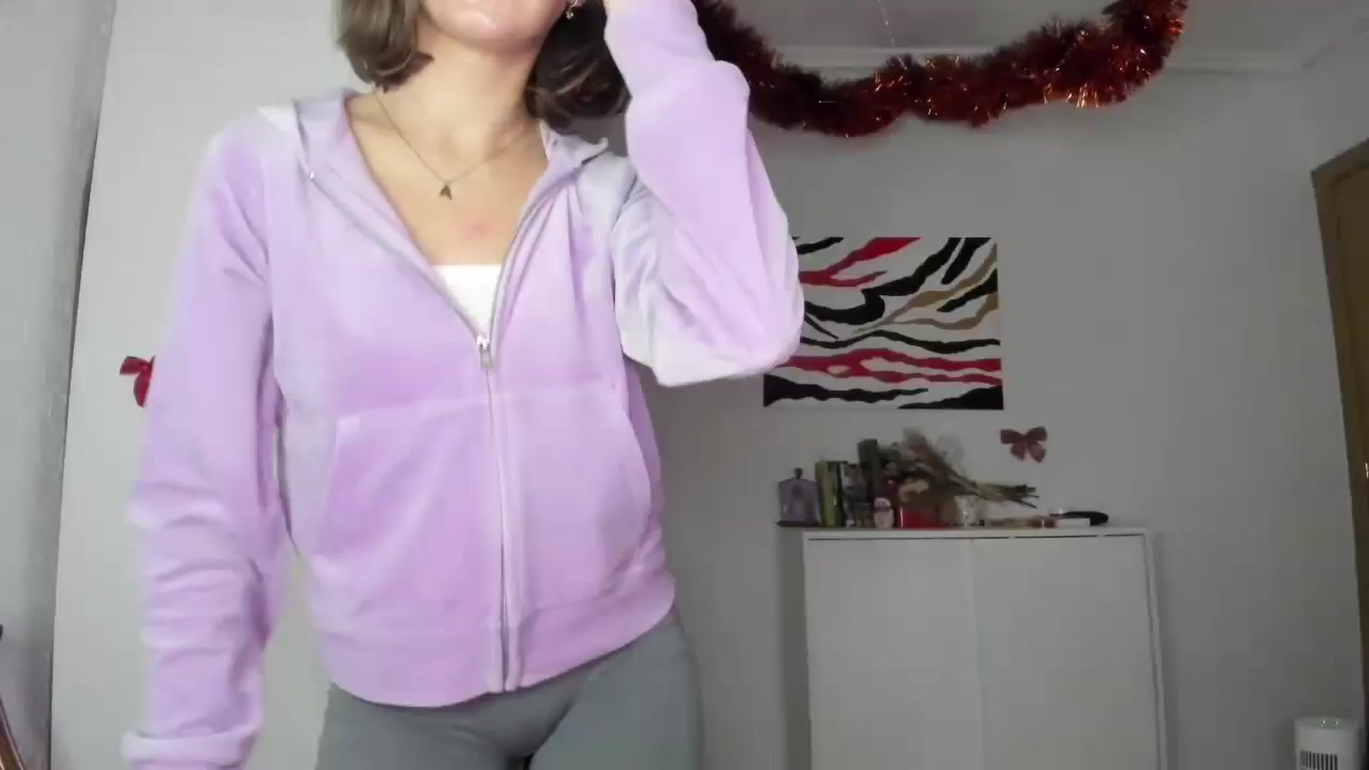 Gallery image thumbnail from AhahaGirl's myfreecams stream on, 01/06/2025, 18:31 image 6 of 20