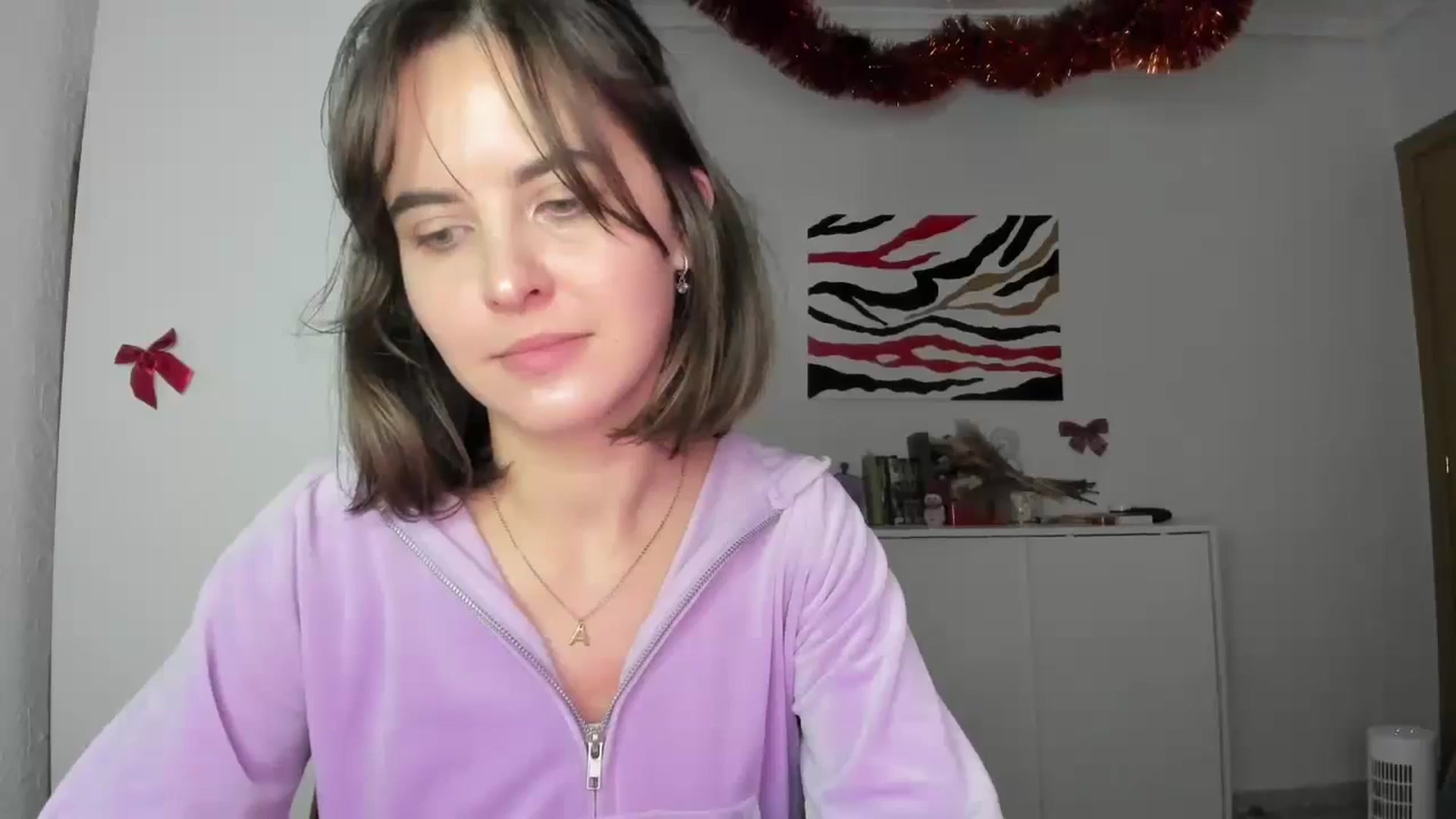Gallery image thumbnail from AhahaGirl's myfreecams stream on, 01/06/2025, 18:31 image 13 of 20