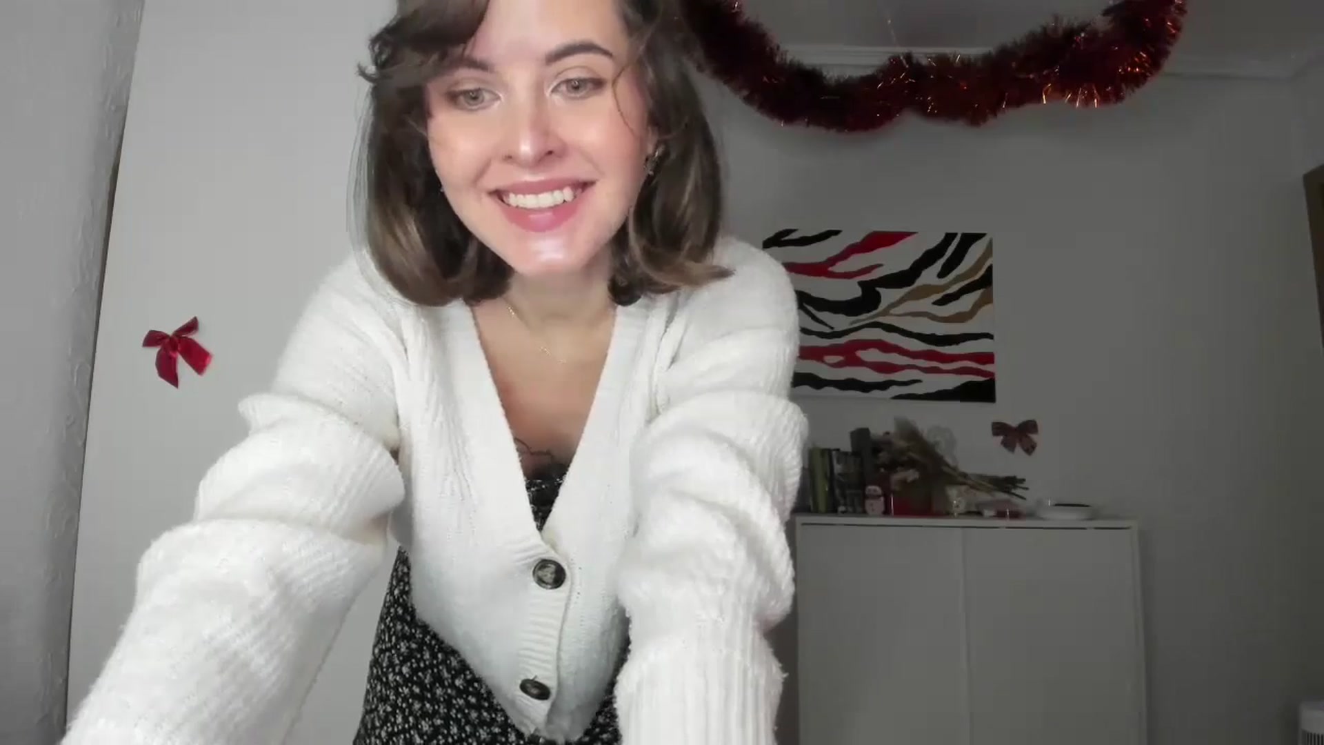 Gallery image thumbnail from AhahaGirl's myfreecams stream on, 01/07/2025, 16:51 image 15 of 20