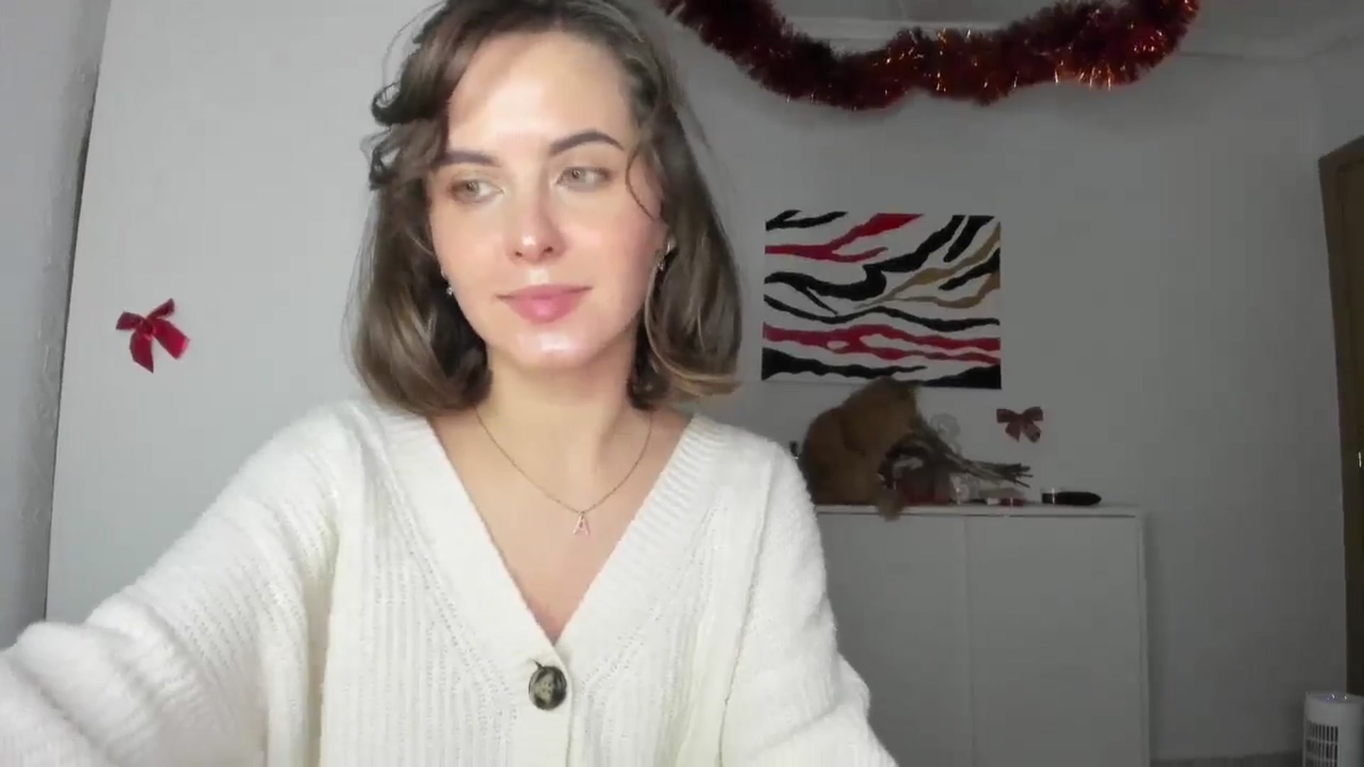 Gallery image thumbnail from AhahaGirl's myfreecams stream on, 01/07/2025, 17:20 image 18 of 20